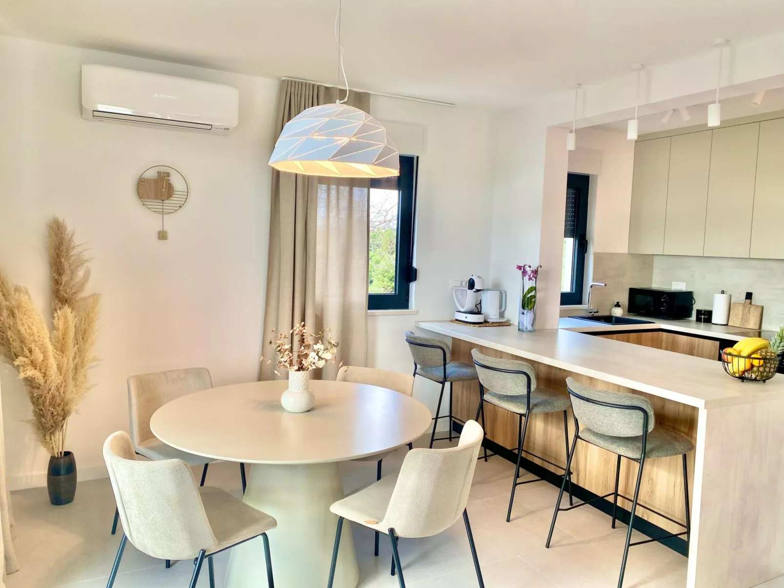 Villa mit beheiztem Infinity-Pool und Massagedüsen-Dedans