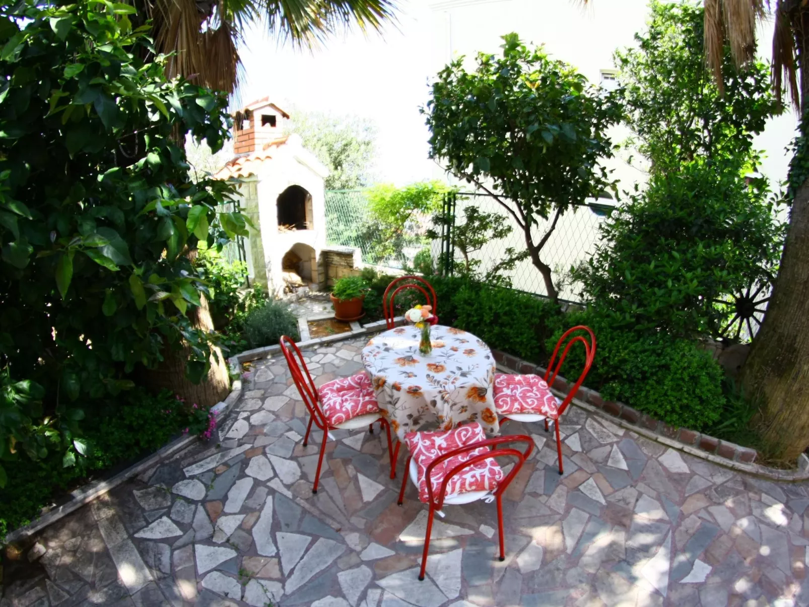 Mit Privatparkplatz-Dehors