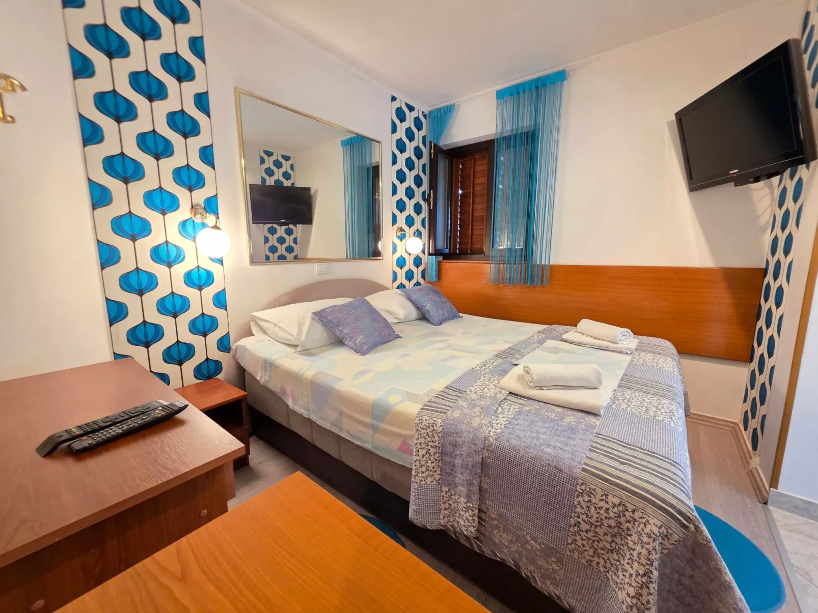 Appartement mit Balkon - gemeinsamer Pool und Terrasse-Drinnen