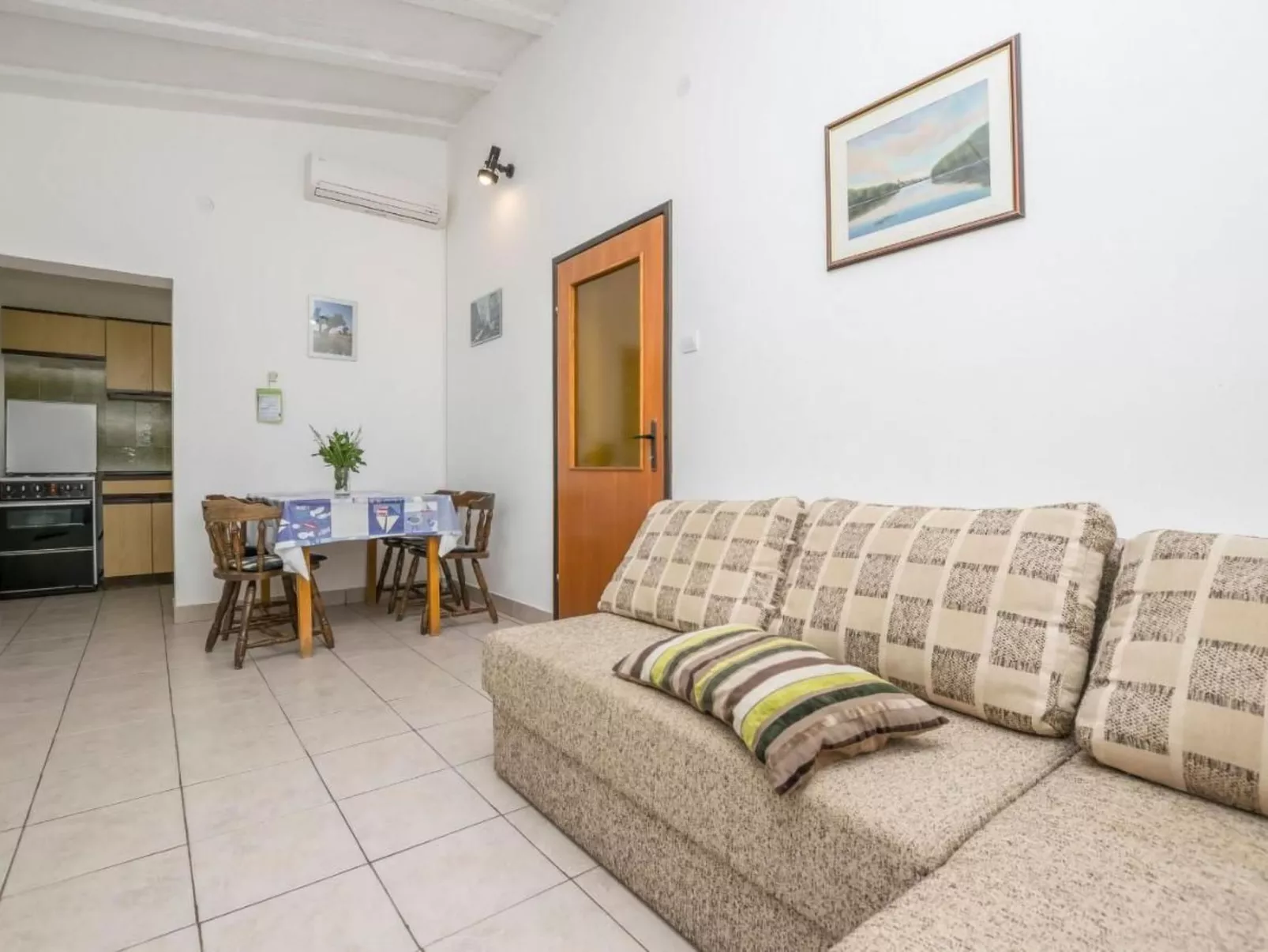 Wohnung "Mira" direkt am Strand-Drinnen