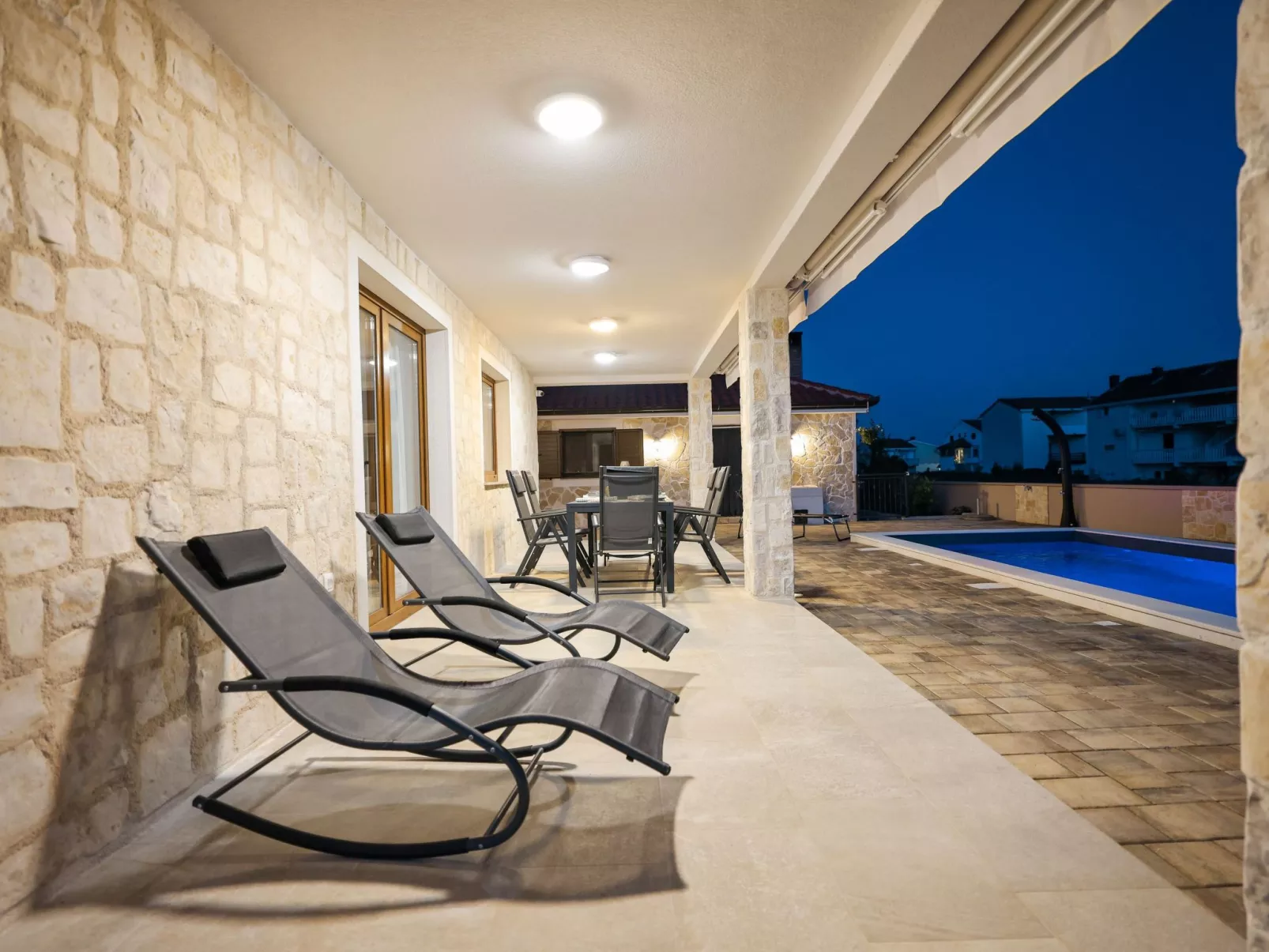 Villa mit beheiztem Pool in der Nähe des Meeres-TA Leut Agency-Outside