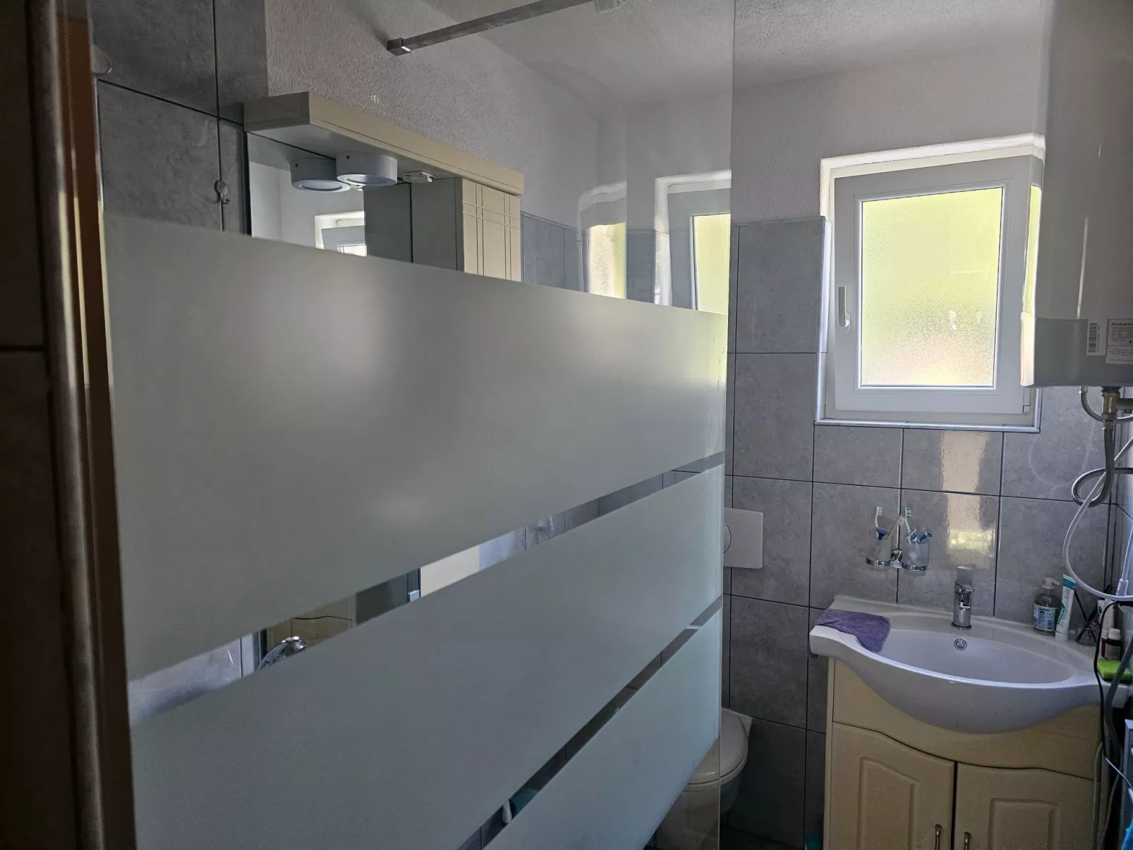 Appartement mit Balkon und Meerblick-Dedans