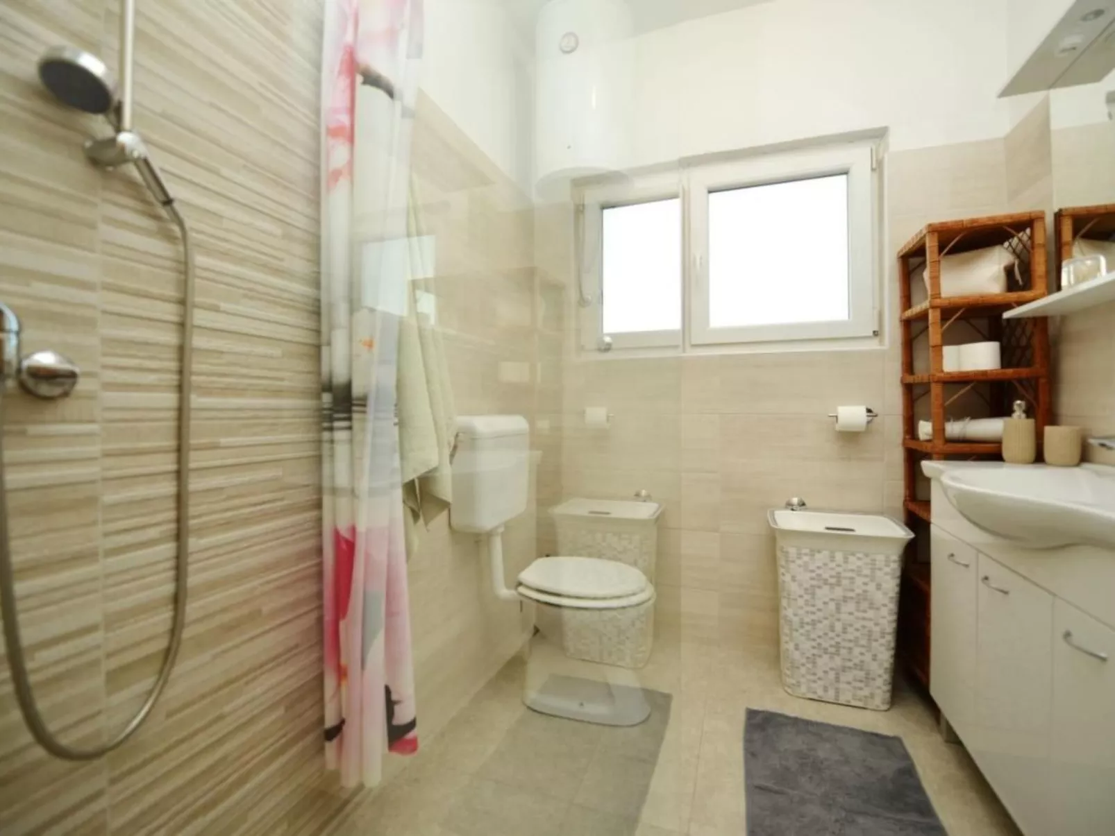 Ariana privater Pool - Agentur TA Leut-Drinnen