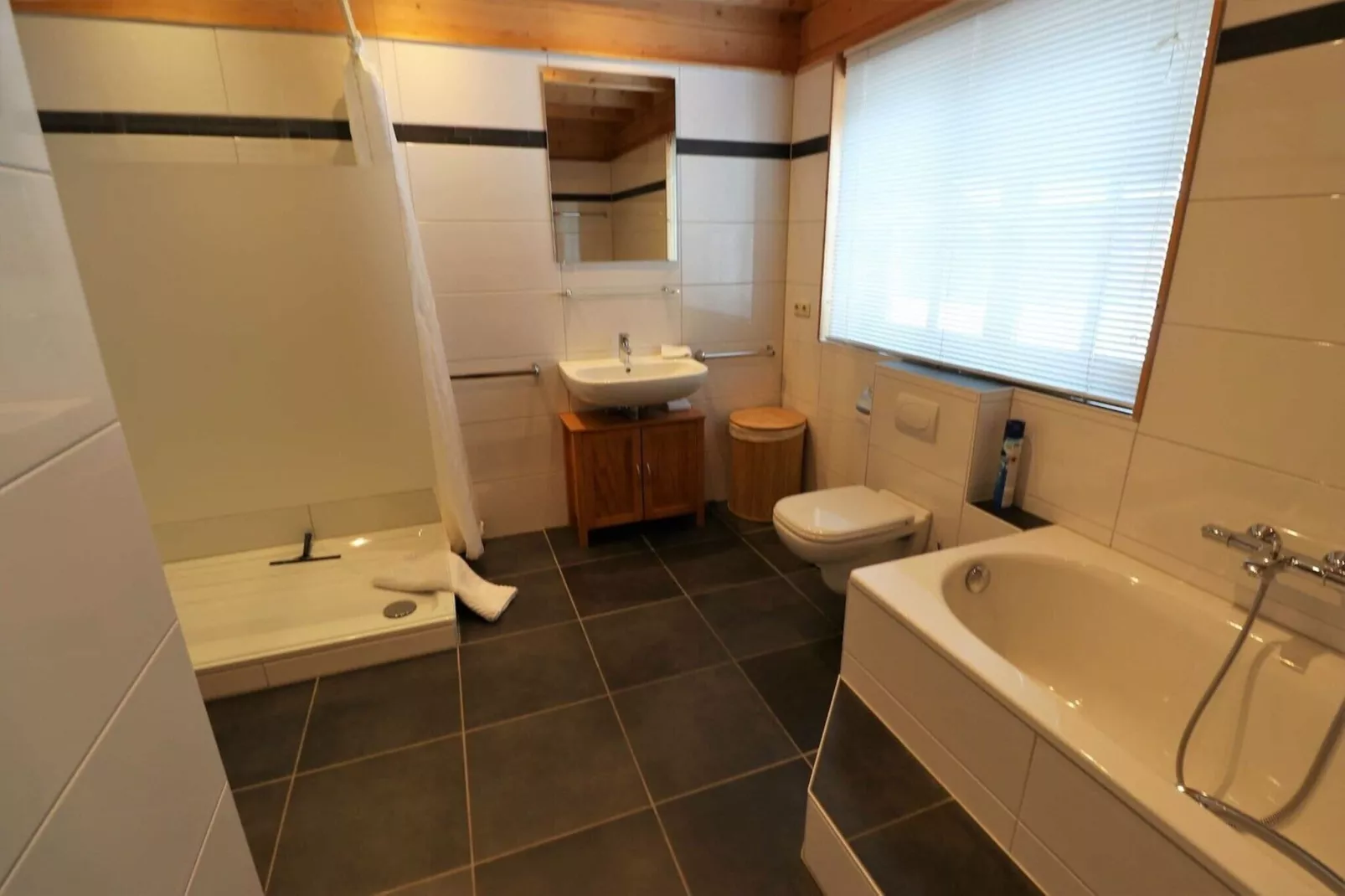 Luxus Blockhaus A-Bathroom