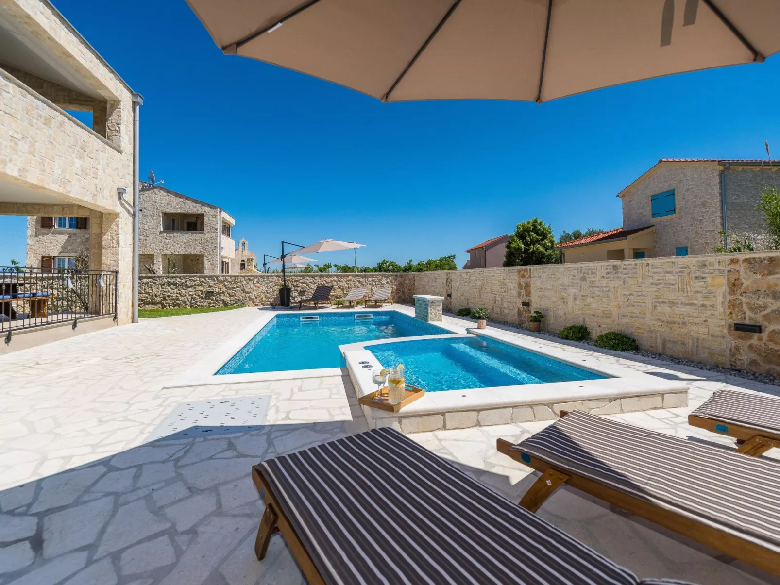 Villa Vid 01 mit beheiztem Pool - Agentur TA Leut-Draußen