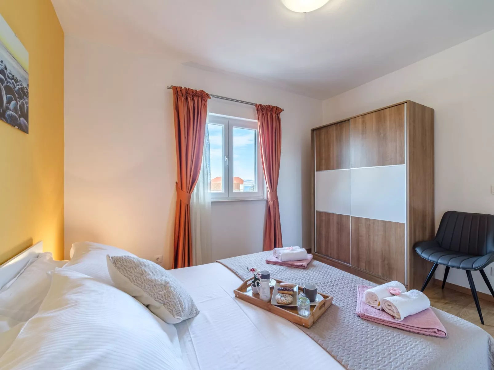 Wohnung "Ankora" mit Blick auf das Wasser-Drinnen