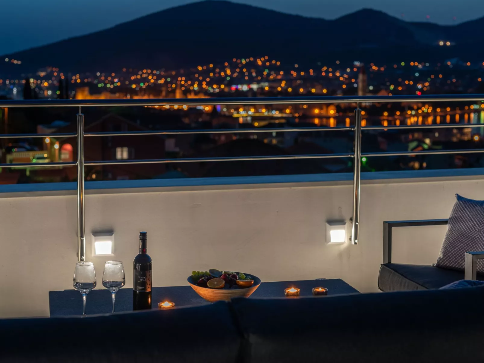 Luxuriöse Ferienvilla mit privatem Pool-Dedans