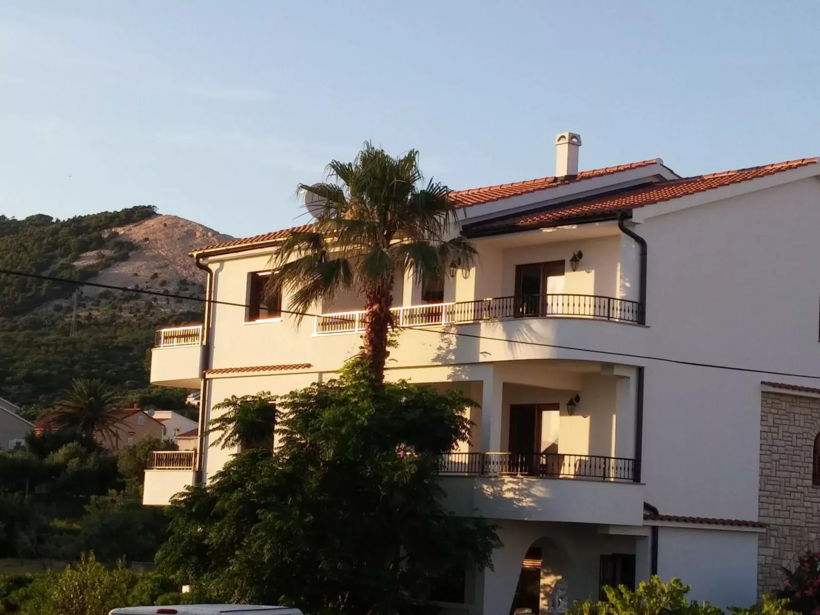 Gemütliche Erdgeschossferienwohnung mit Balkon-Draußen