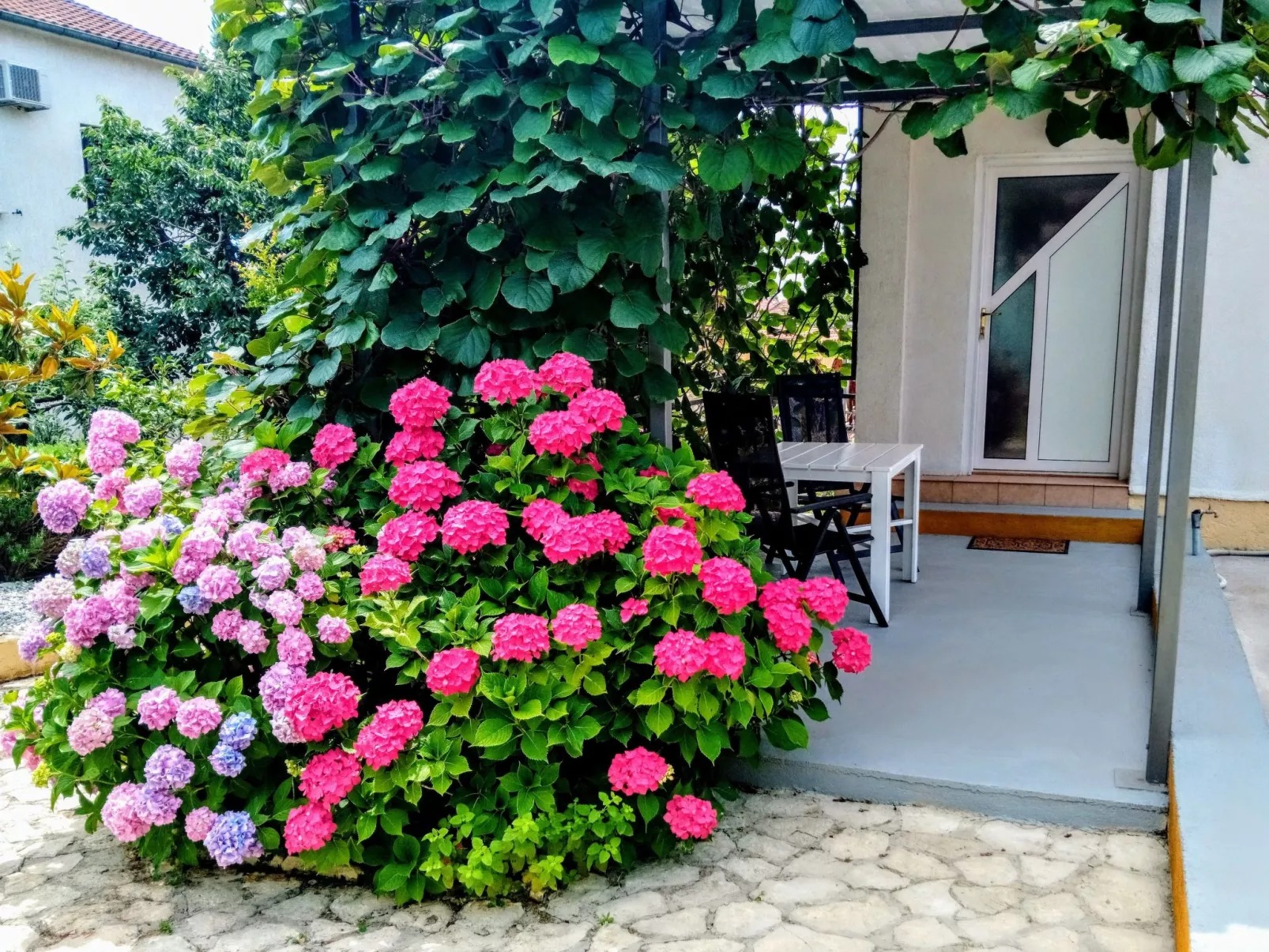 Anwesen "Krasno" mit Terrasse-Dehors