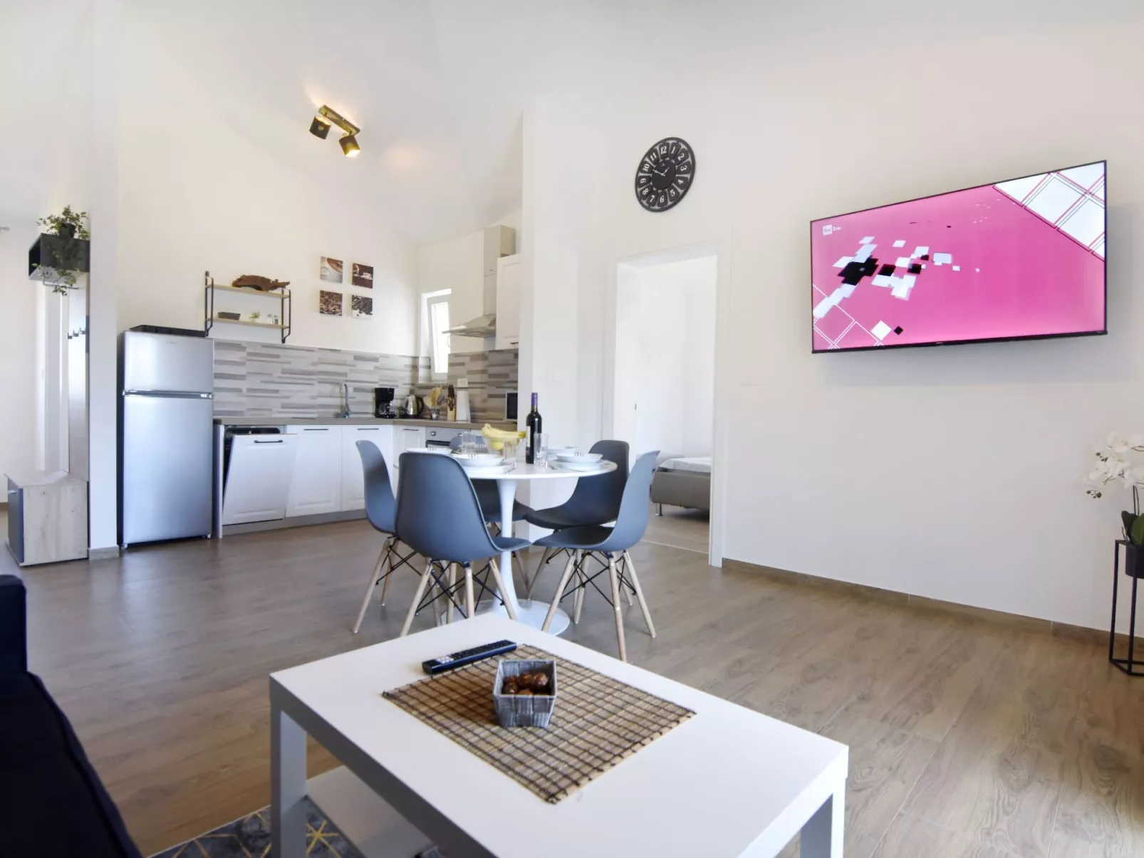 Apartment 2 in einer neuen Villa mit Pool in ruhiger Lage-Inside