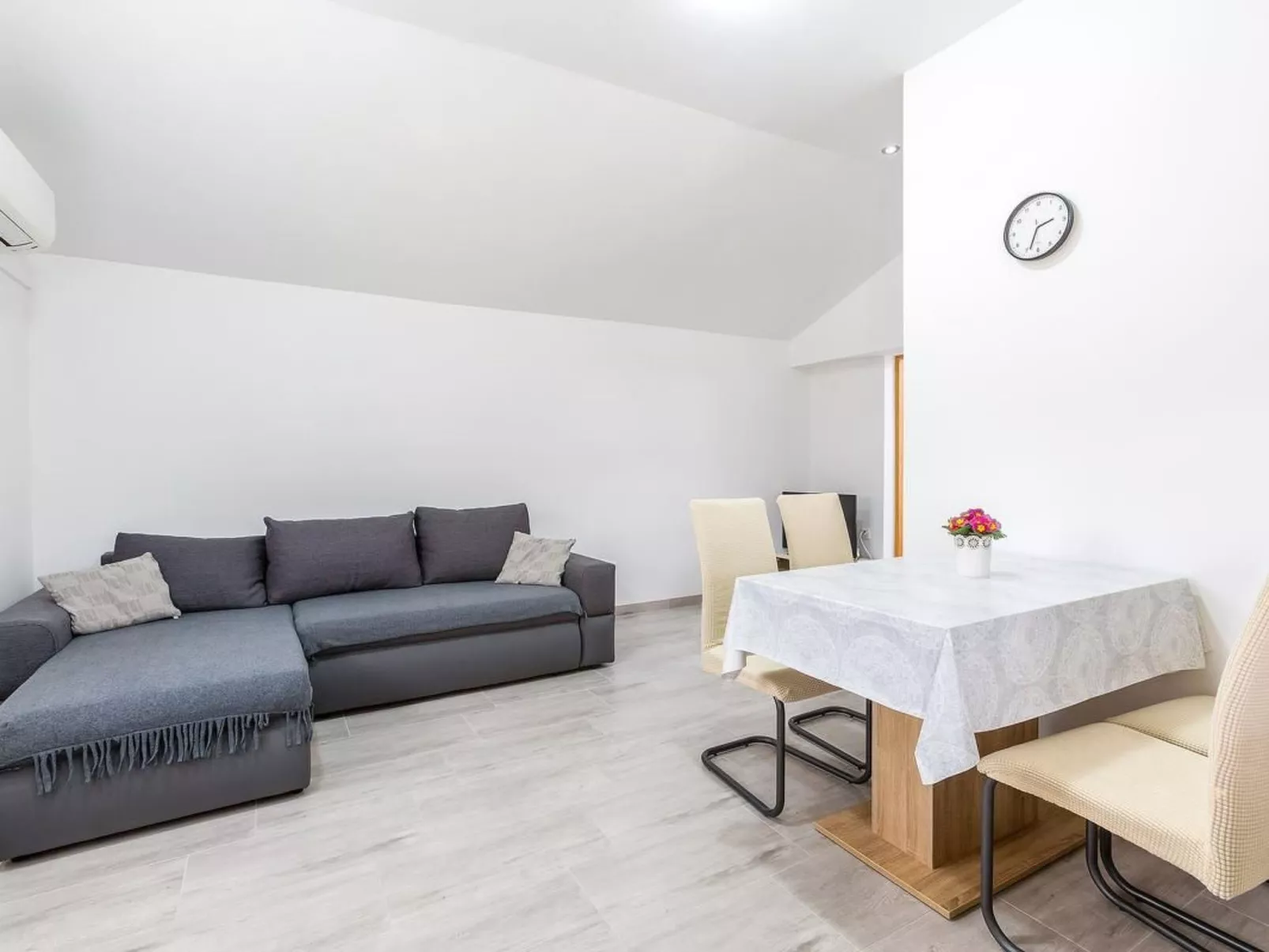 Schönes Ferienhaus in Sikici-Dedans