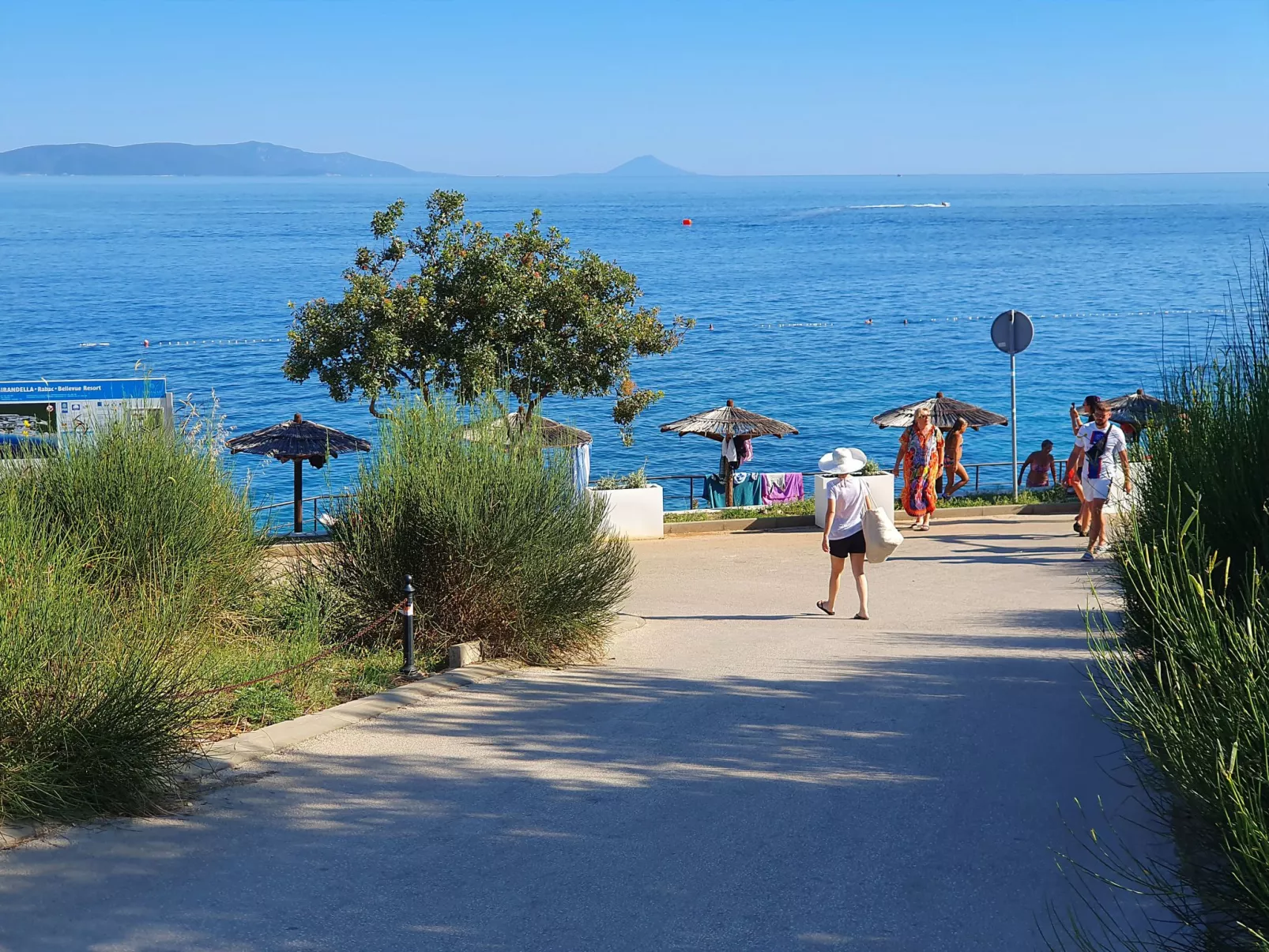 "Olia Green" mit Terrasse-Outside