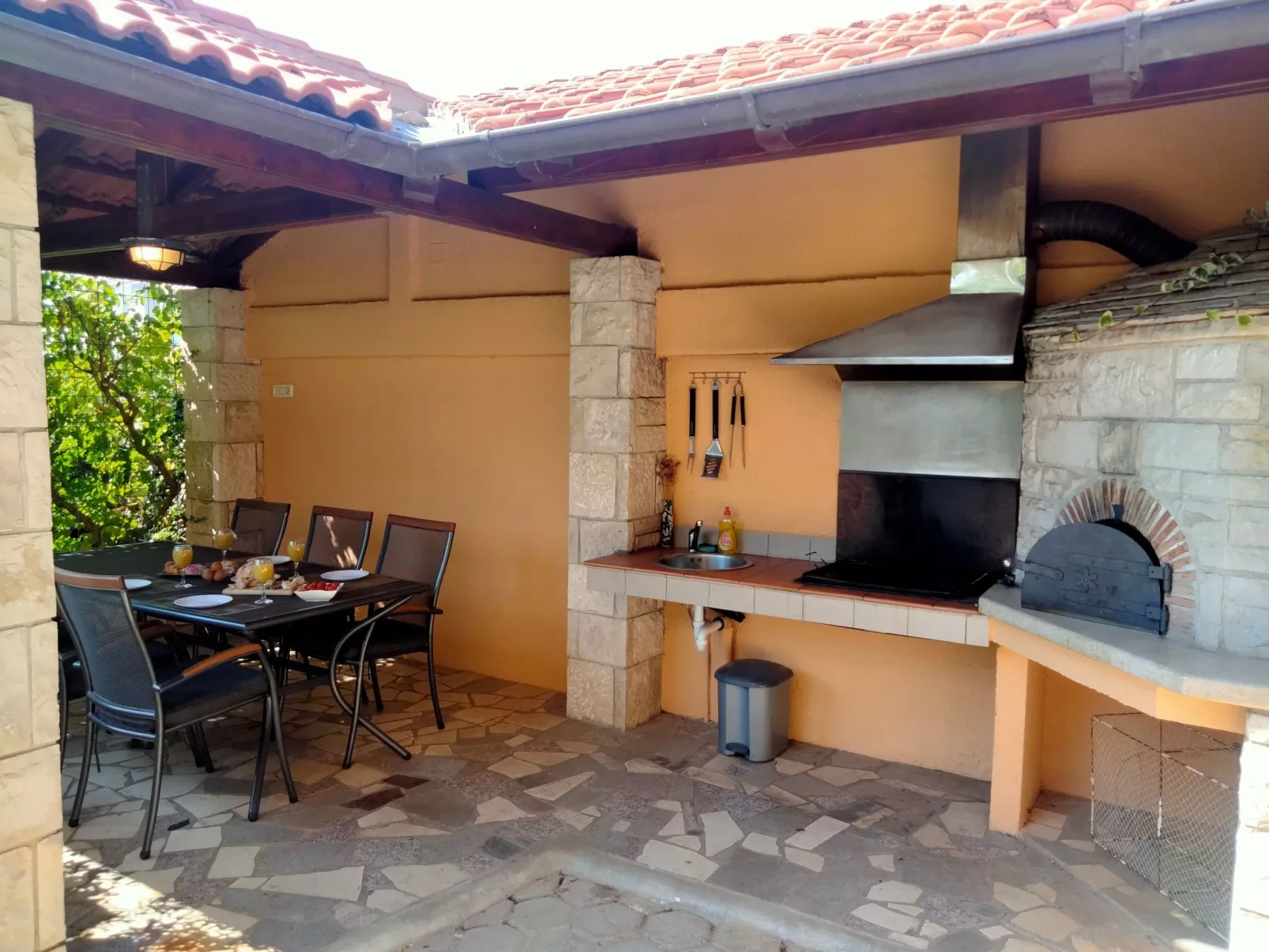 Elegantes Familienappartement mit privatem Pool-Dehors