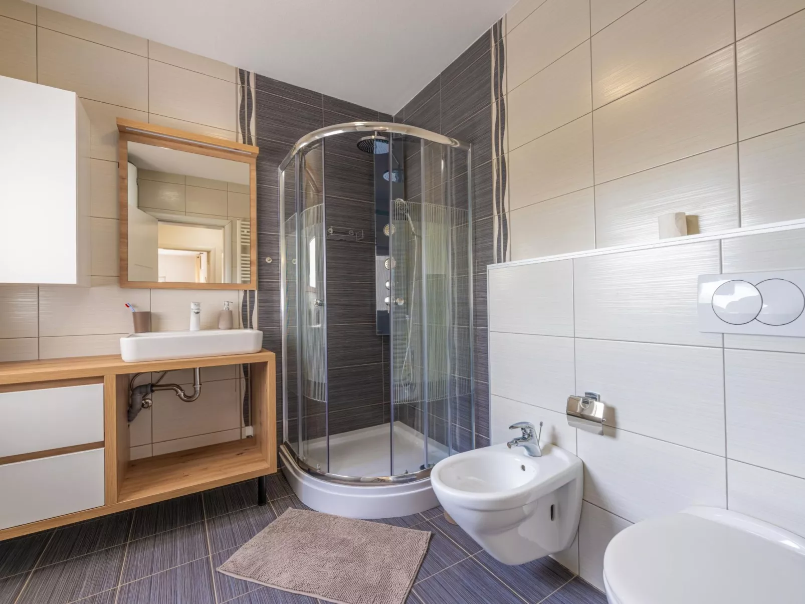 4 Schlafzimmer, 3 Badezimmer, Küche, Wohnzimmer, privater Pool, Grill-Dedans