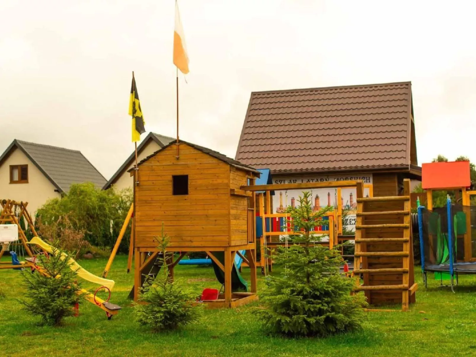 Modernes Ferienhaus in Biebrowo mit Grill, Garten und Terrasse-Dehors