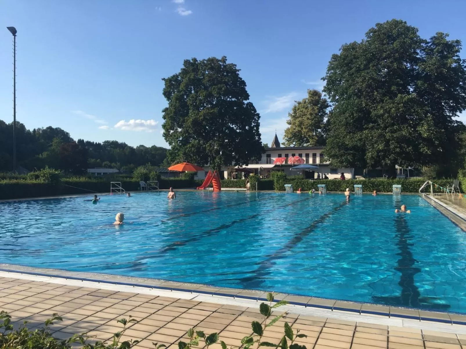 Berg- und Seeblick am Hillebachsee-Draußen