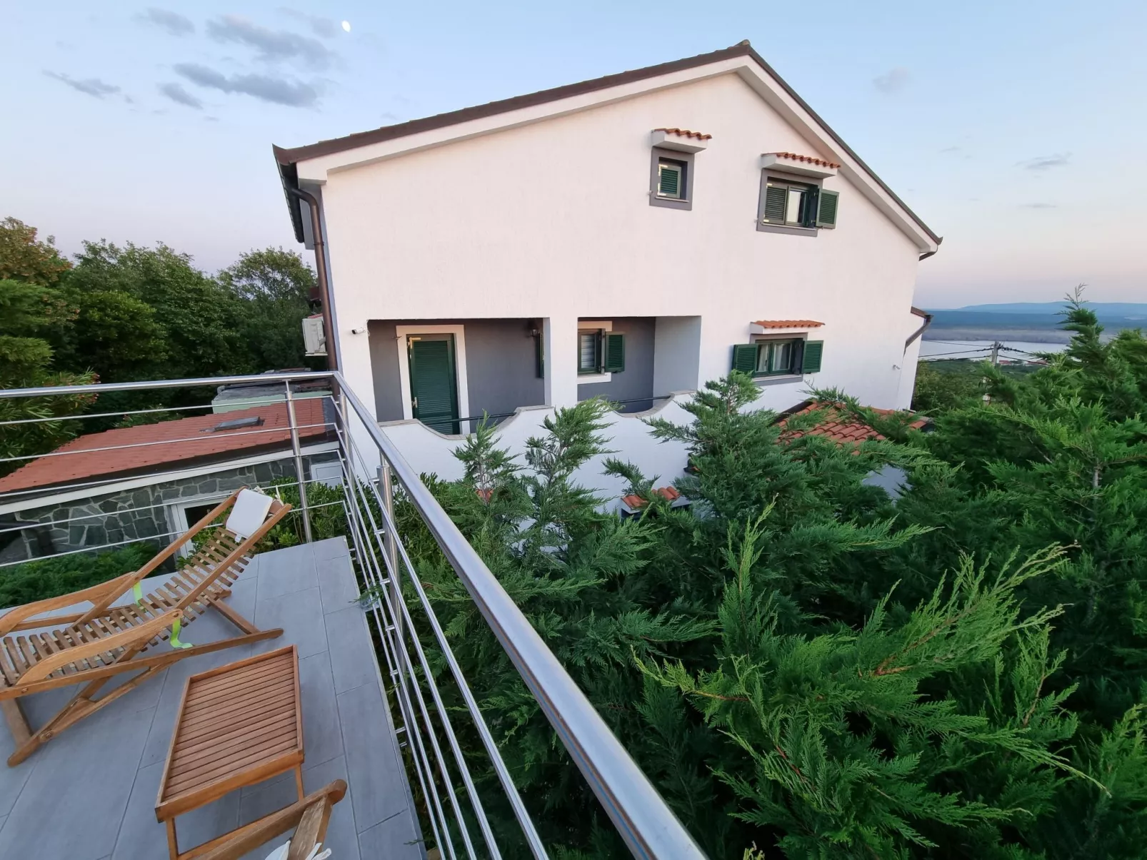 Mit privatem Pool und Sauna-Dehors