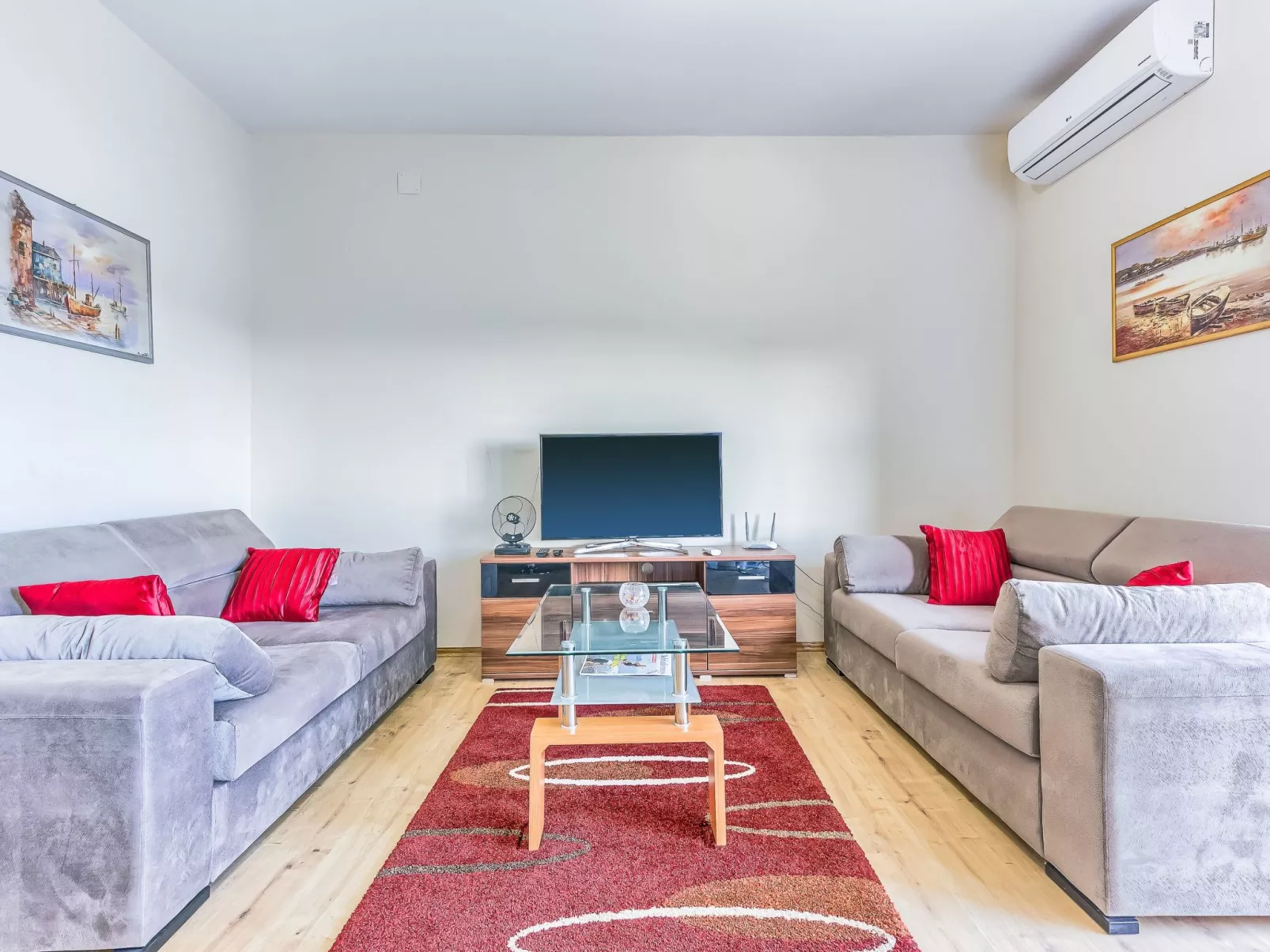 "Villa Rock" mit Blick auf das Wasser-Drinnen