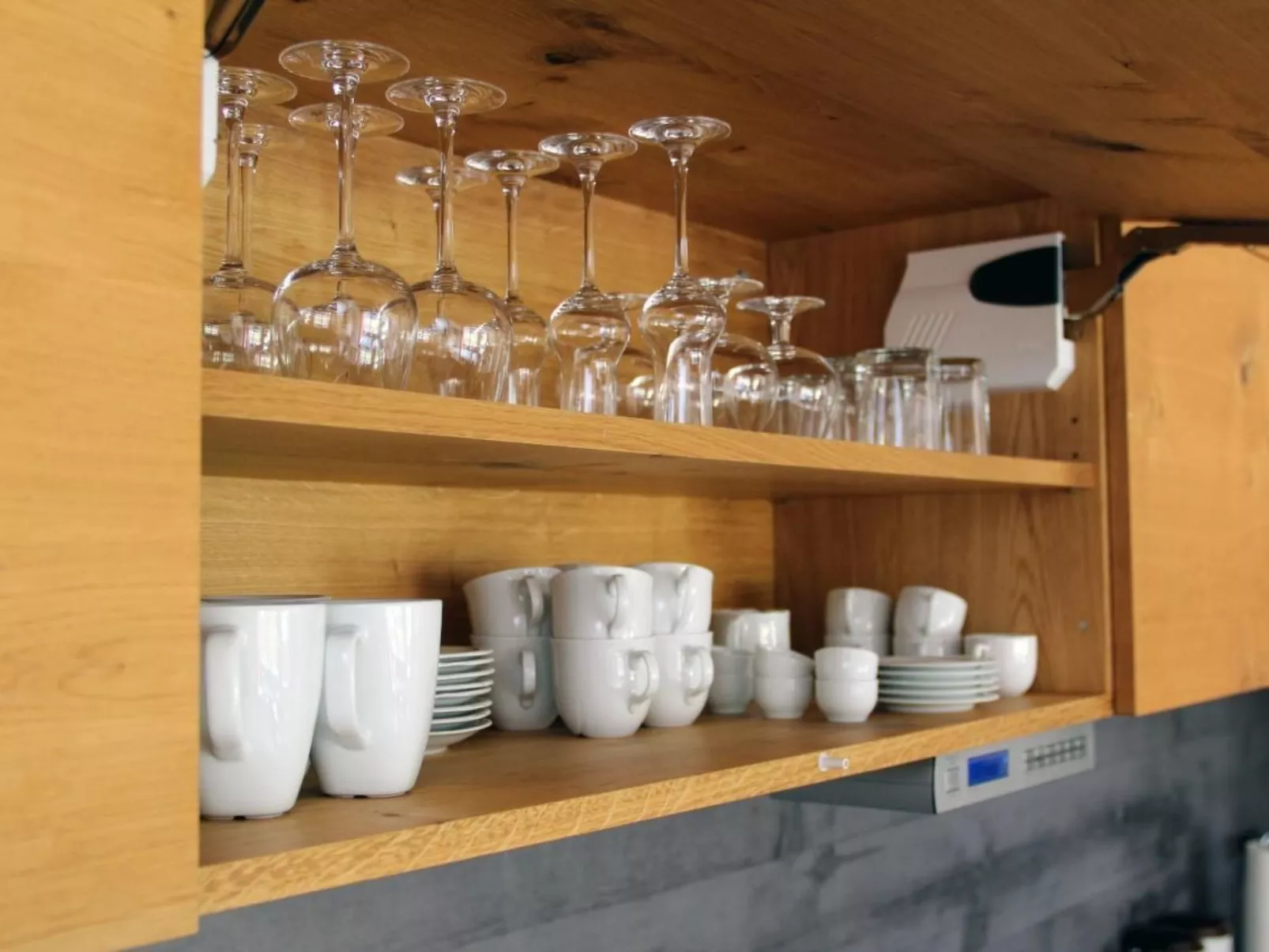 Moderne, komfortable Dachwohnung mit Bergsicht-Image-tags.info