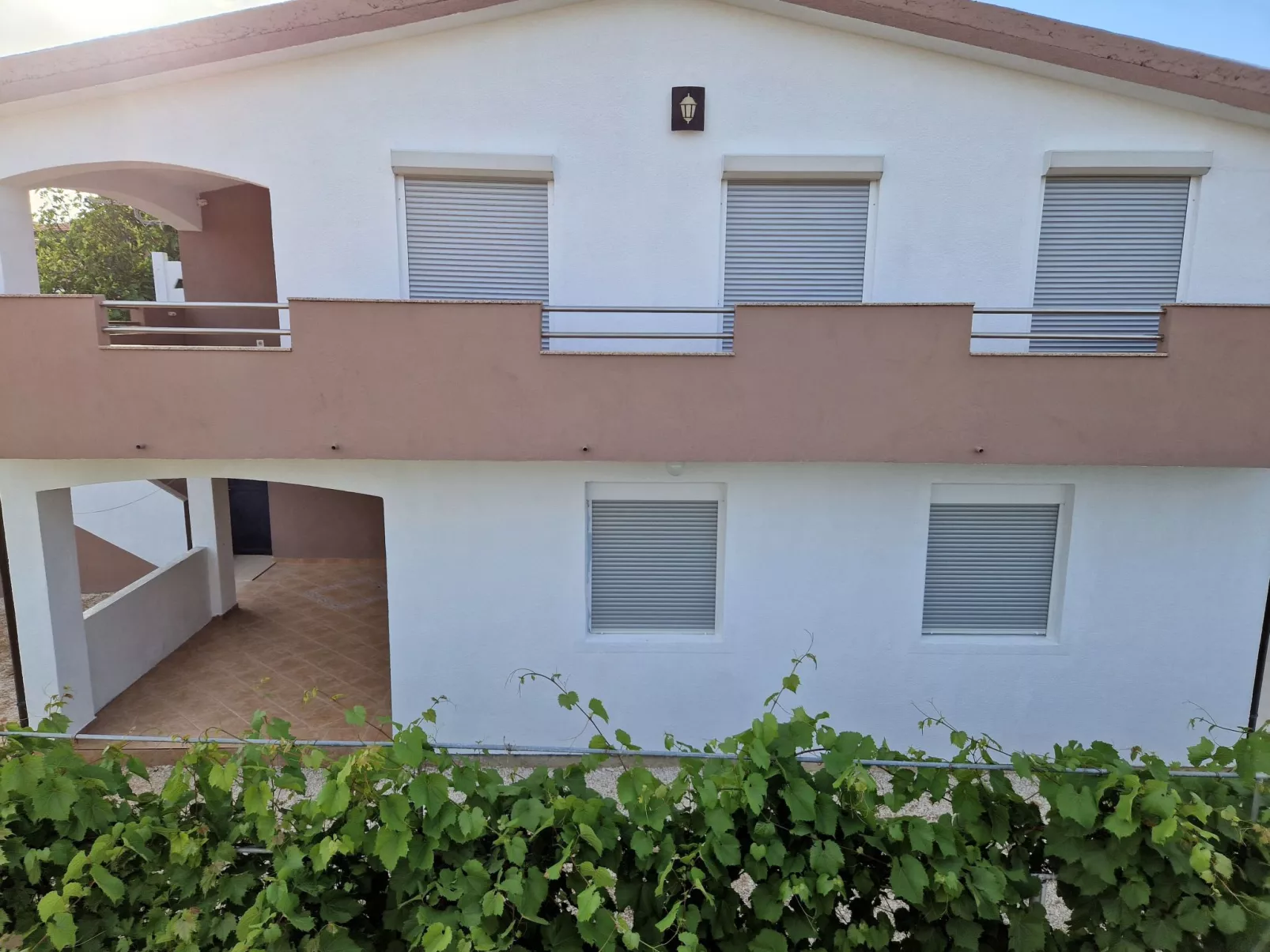 Ema erste Etage mit offener Terrasse-Outside