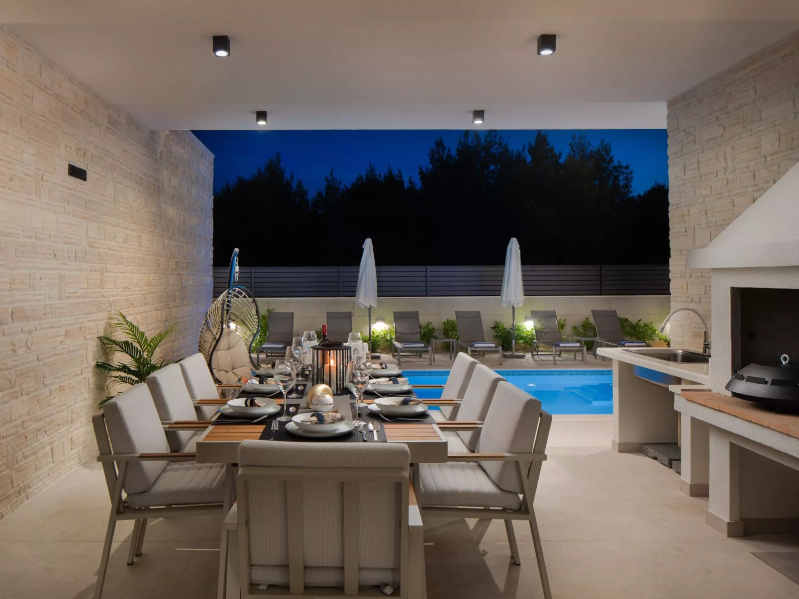 Für 10 Personen in Sria-Outside