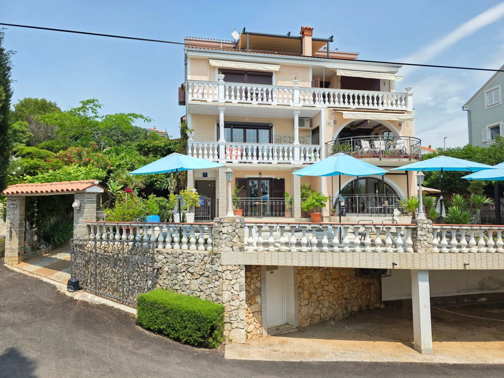 Appartement für 2-3 Personen mit Balkon und Gemeinschaftspool-Draußen