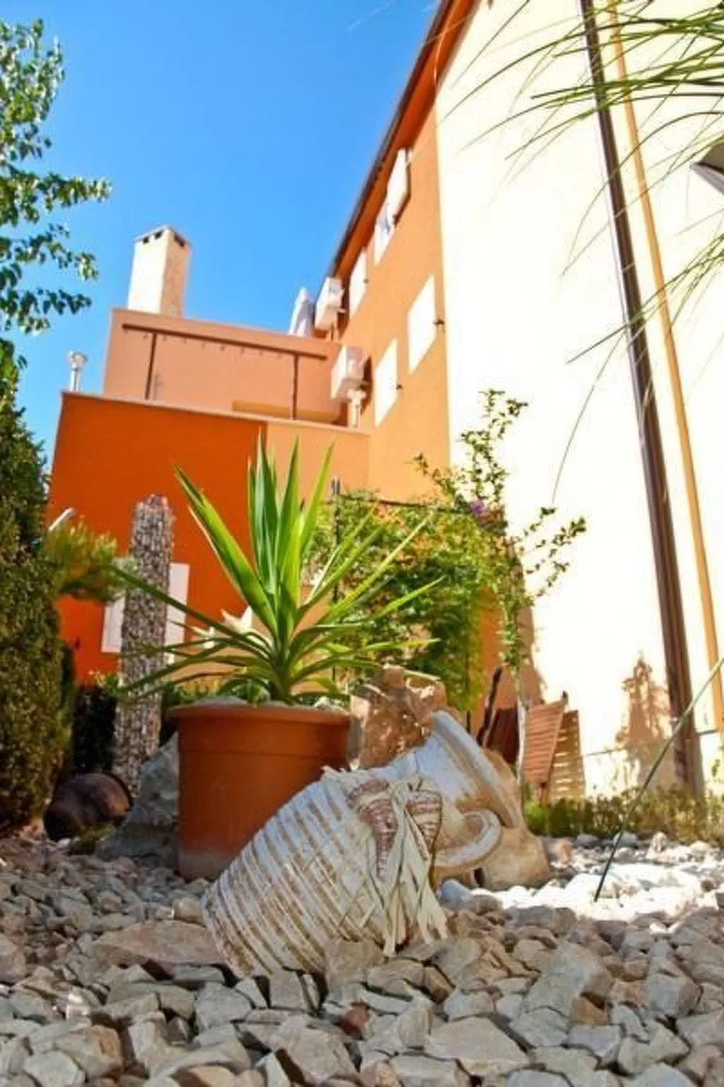 Mit Terrasse und Grill-Outside