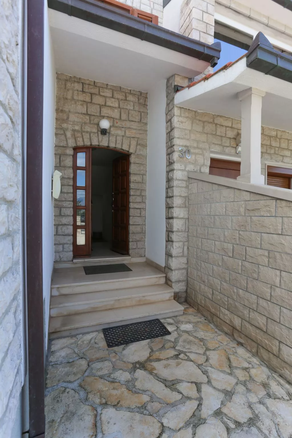 Komplett ausgestattete Wohnung für 7 Personen-Outside