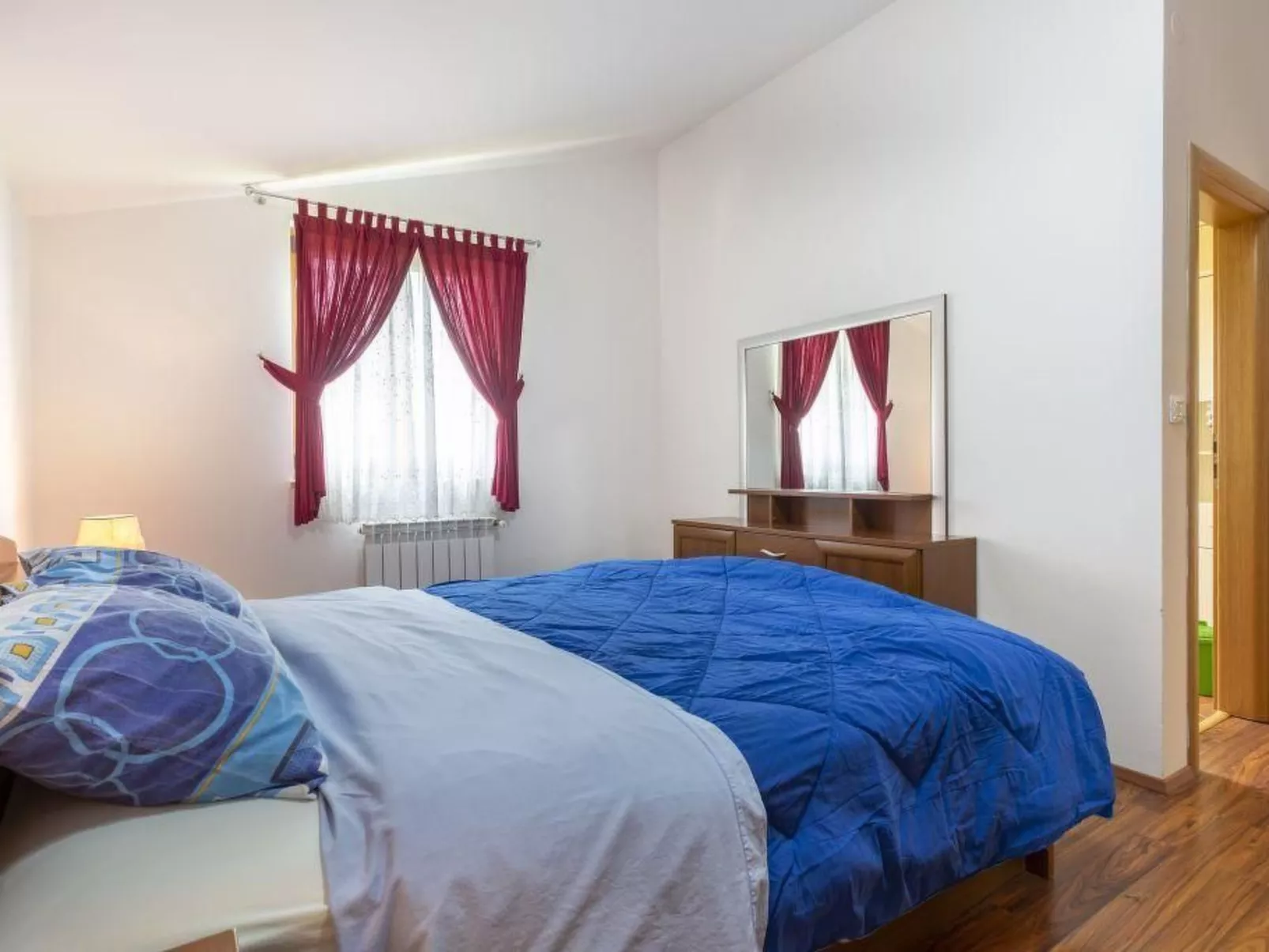 "Villa Mirela" mit Terrasse-Drinnen