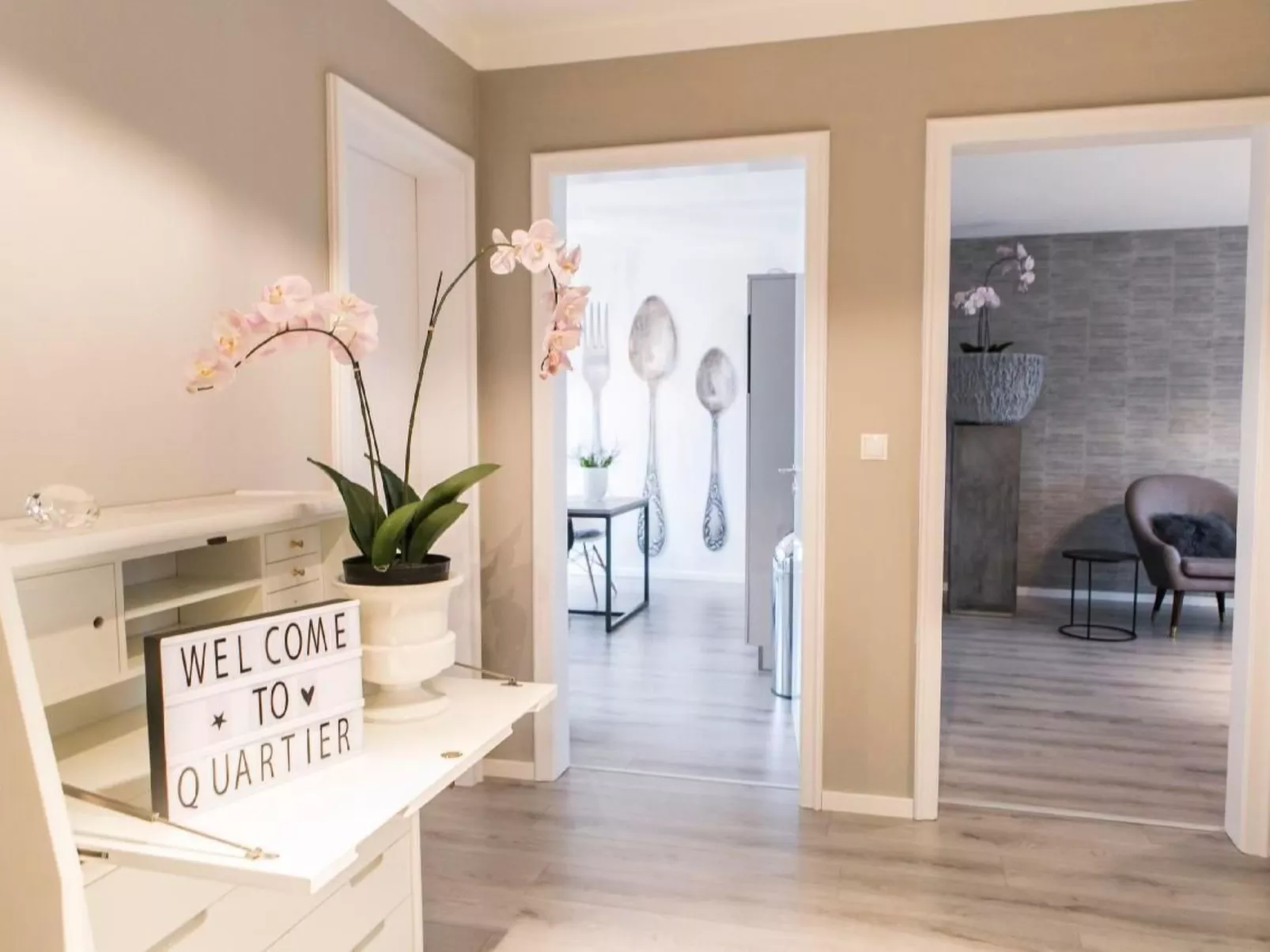 Komfortable Ferienwohnung mit großem Balkon-Drinnen