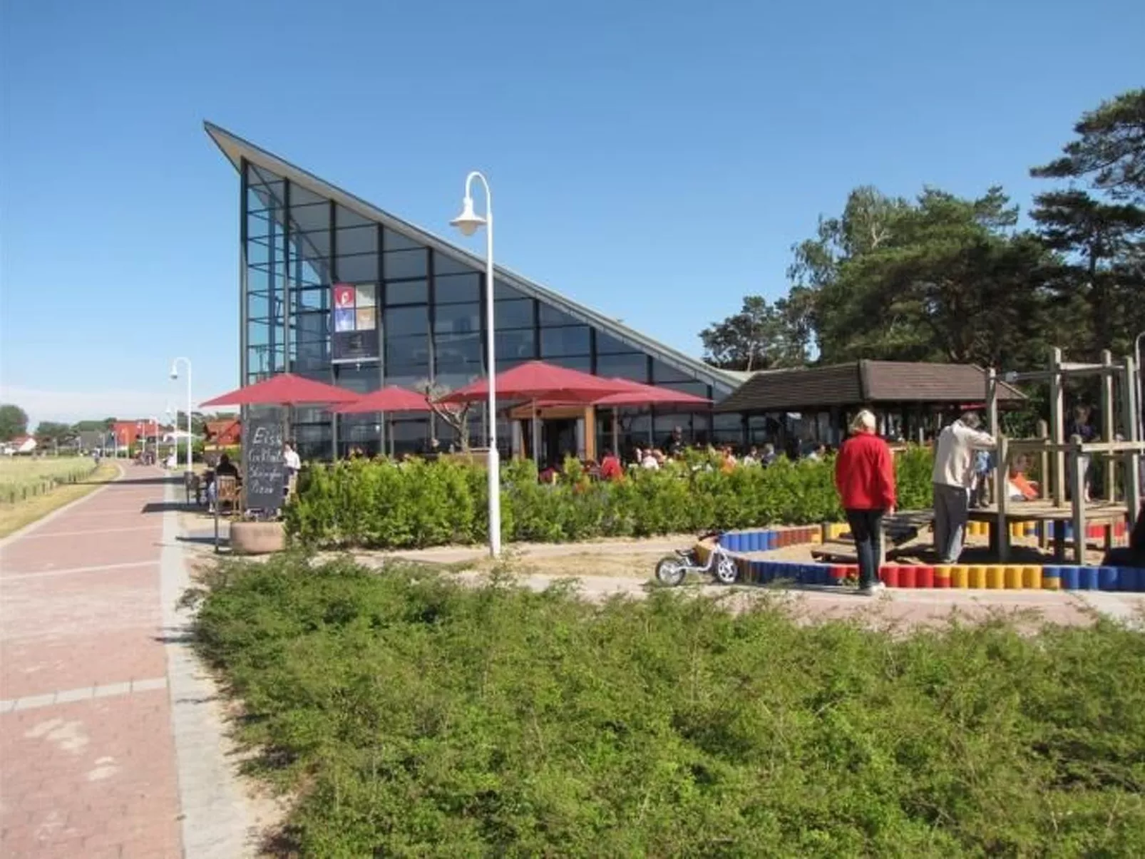 Mit Garten und Sauna-Outside