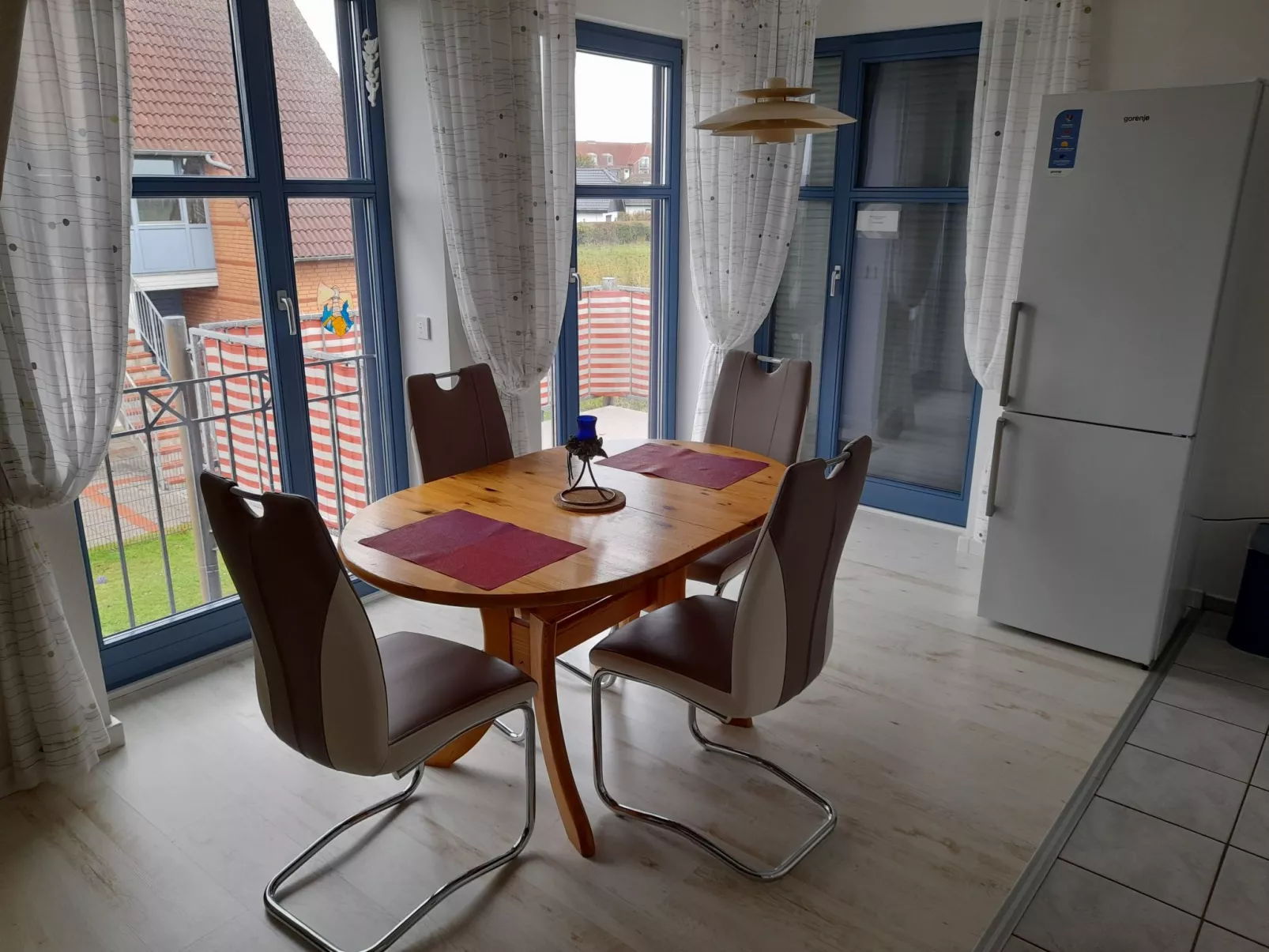 Moderne Ferienwohnung mit Balkon in Strandnähe-Drinnen