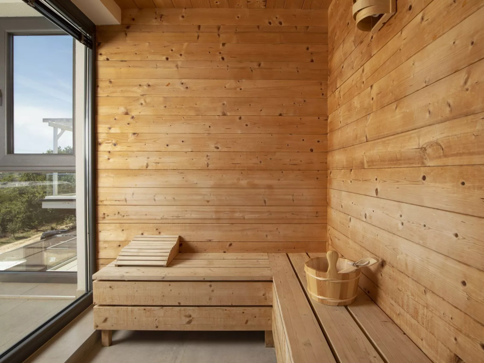 Villa Luna mit Pool, Sauna, Whirlpool, Tennisplatz-Drinnen