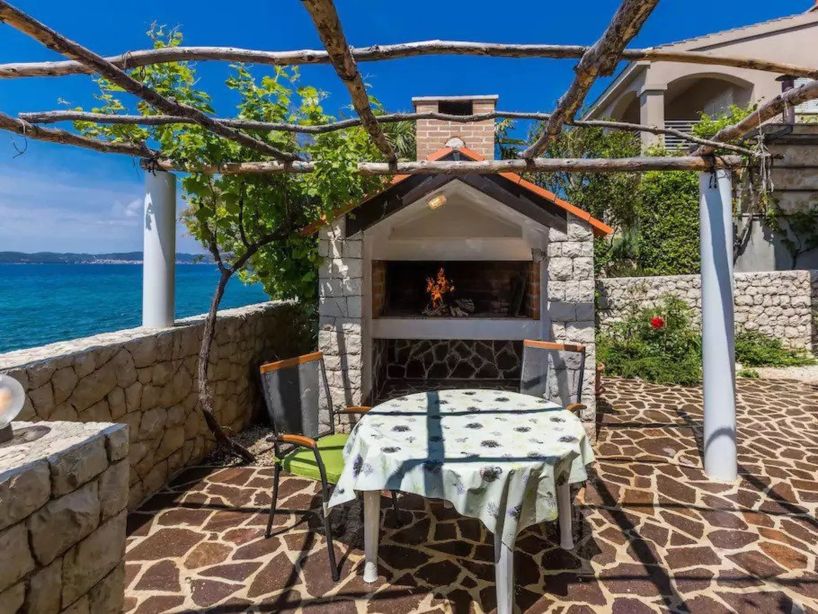 Wohnung mit Blick auf das Wasser-Dehors