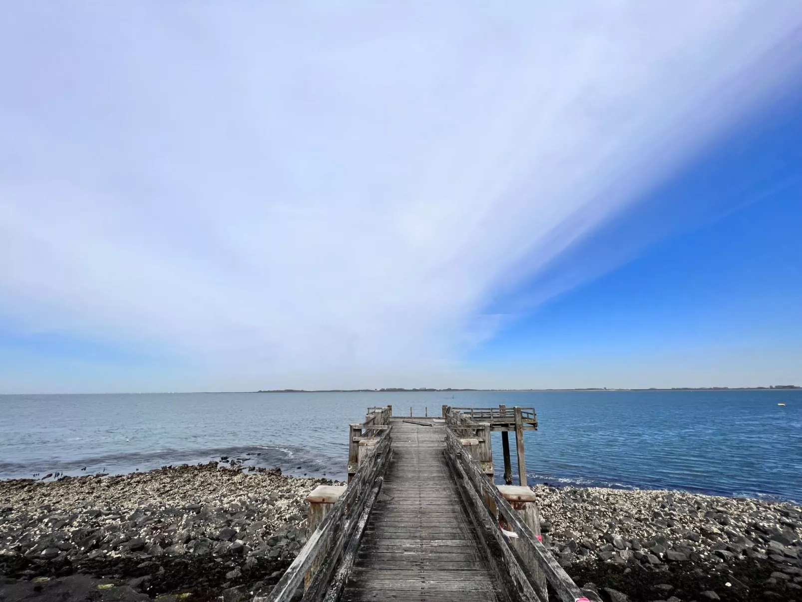 In Stavenisse mit gemütlicher Terrasse-Draußen