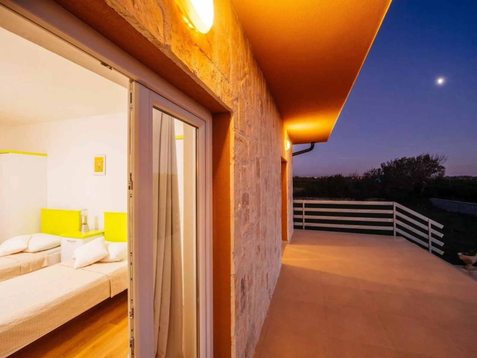 Ana Dreams - von TA Leut Agency-Inside