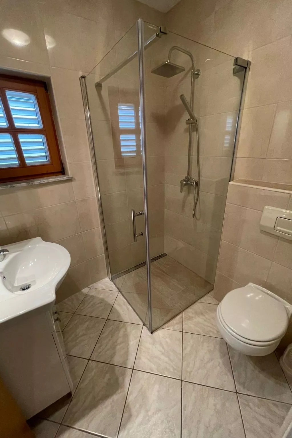 Moderne Ferienwohnung für 4 Personen-Drinnen