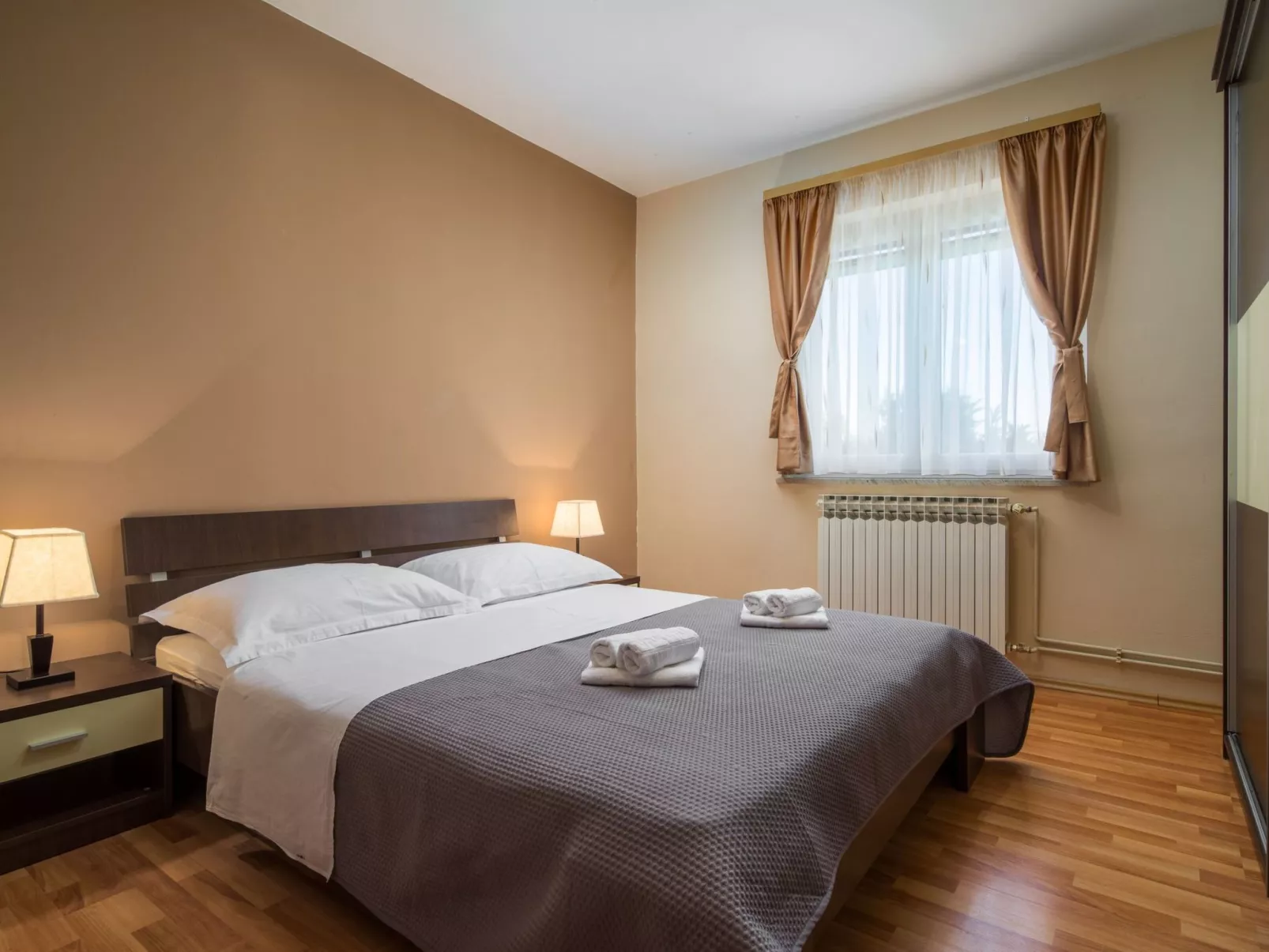 Villa Rustica mit traditionellem und rustikalem Touch-Inside