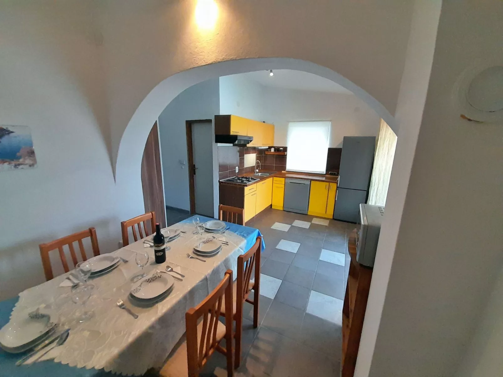 Mit zwei Terrassen für sechs Personen-Dedans