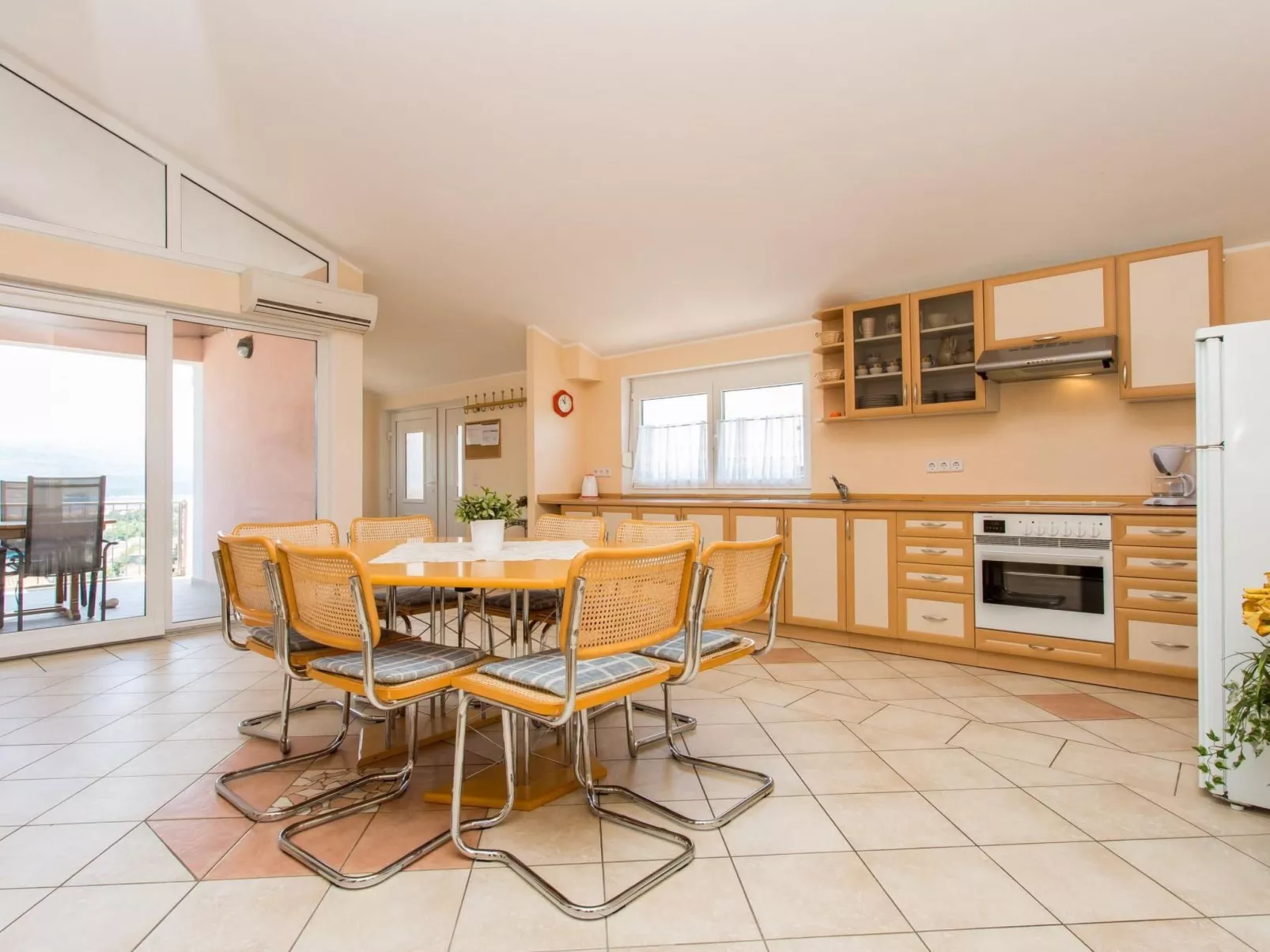 Petra-Image-tags.info