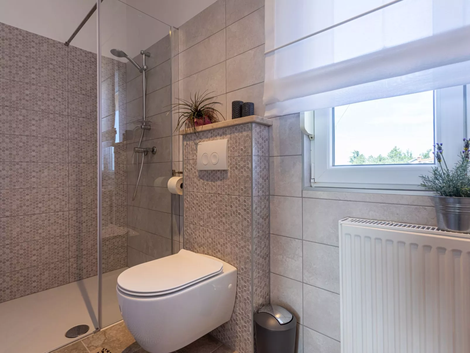 Gästezimmer Tina 6-Drinnen