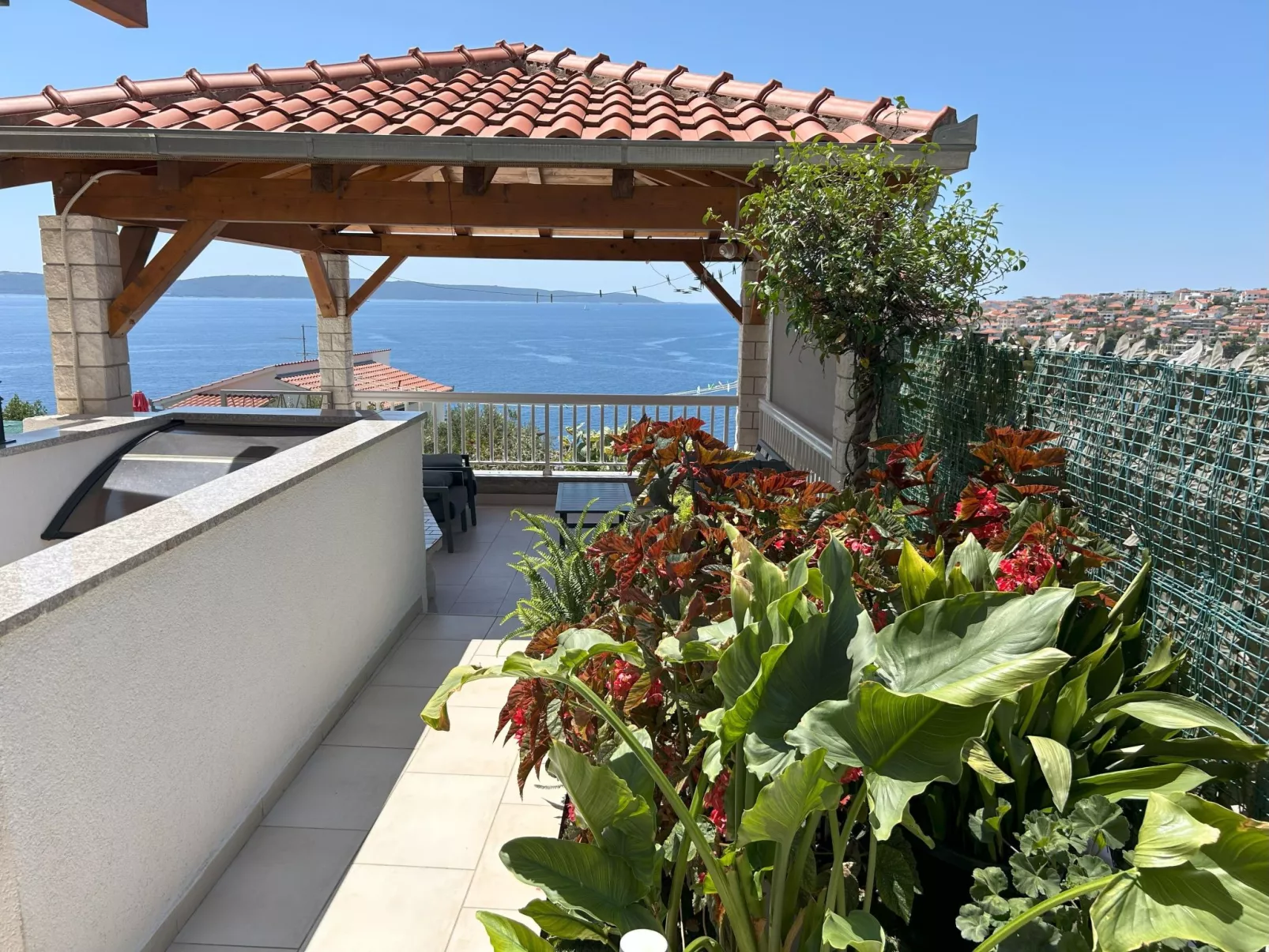 Beheizter Infinity-Pool, Wohnung mit Meerblick3-Outside