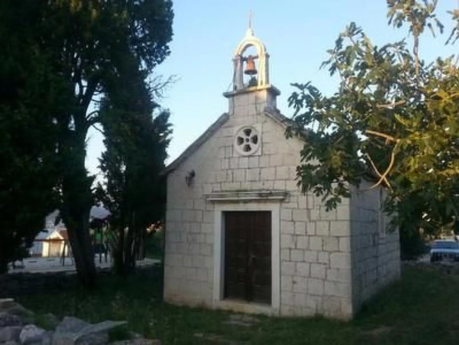 In Okrug Donji mit privatem Parkplatz-Dehors