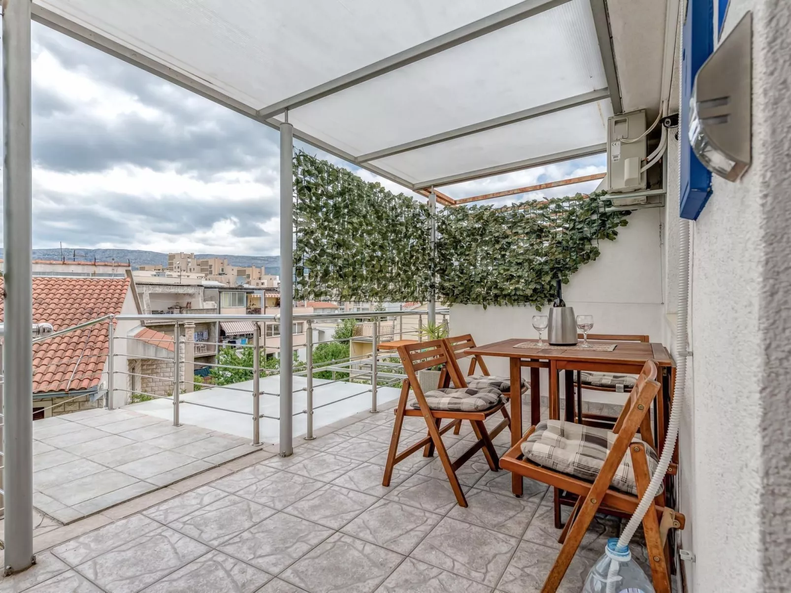 Appartement "Slavica" mit Blick auf das Wasser-Dehors