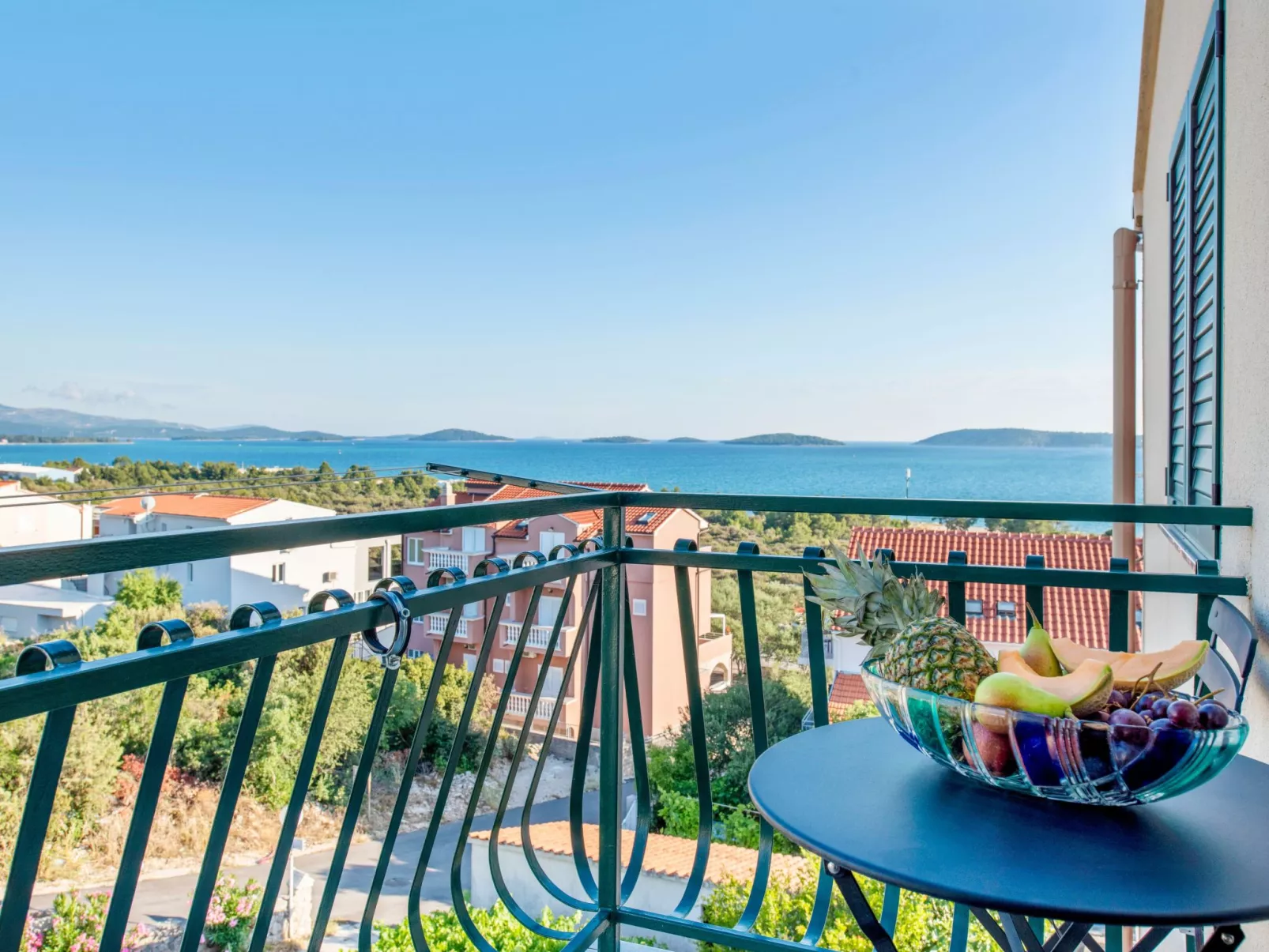 Appartement im Dachgeschoss mit Balkon-Draußen