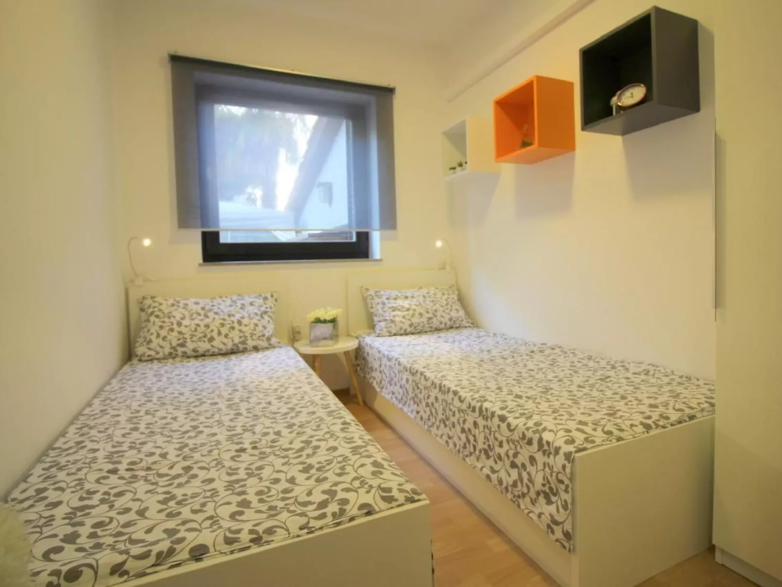 Sabina B4-Image-tags.info