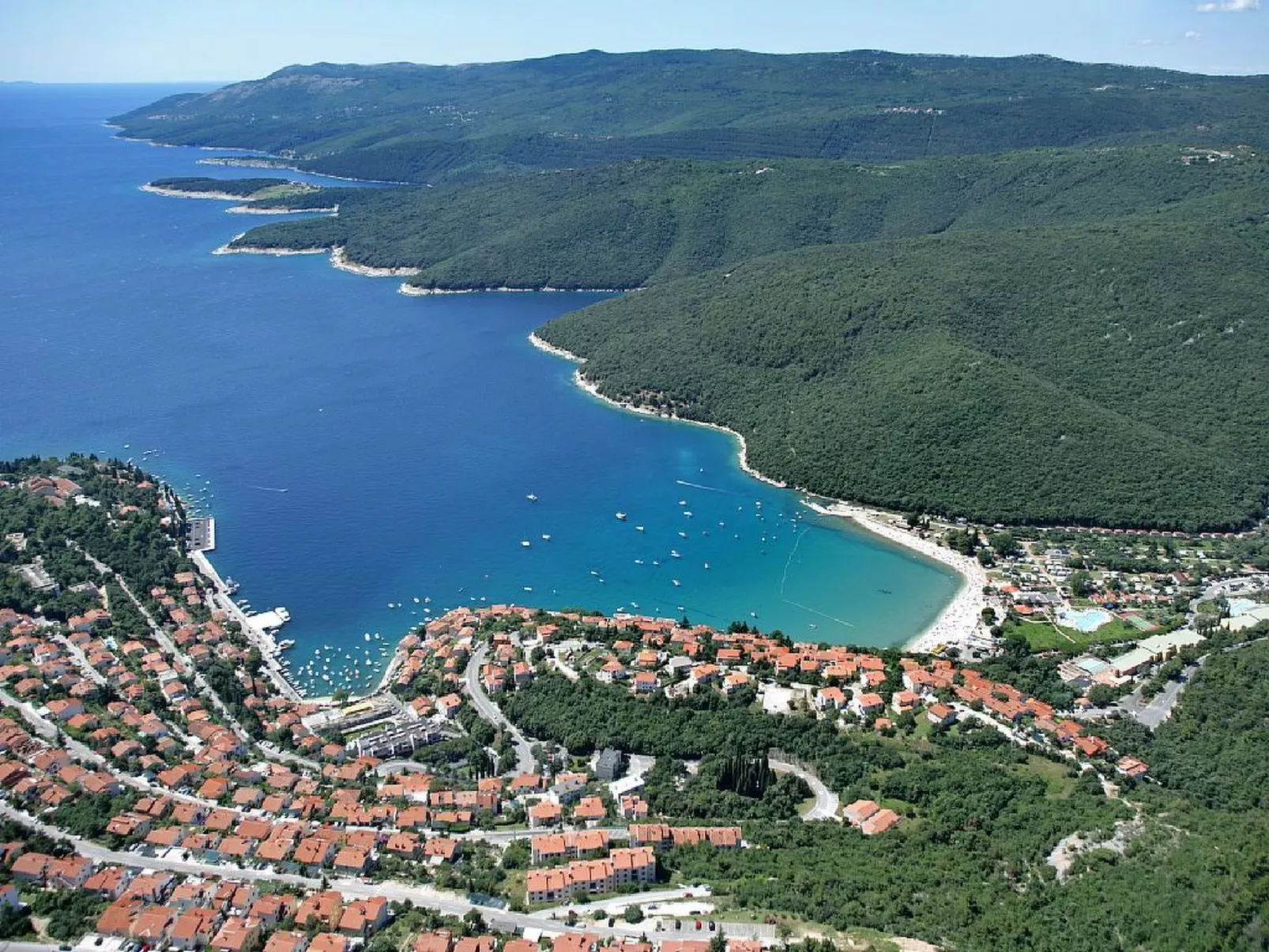Vollständig freistehendes Haus mit schönem Garten-Dehors