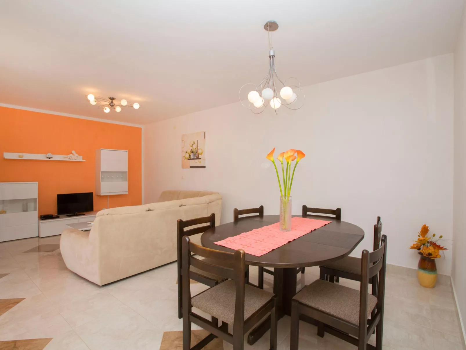 Mit eigenem Pool und schönem Meerblick-Inside