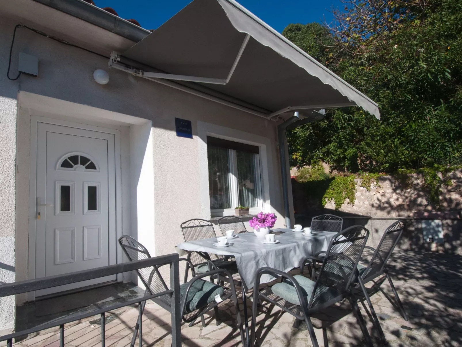 Drei-Zimmer-Wohnung Rita, in der Nähe des Strandes-Dehors