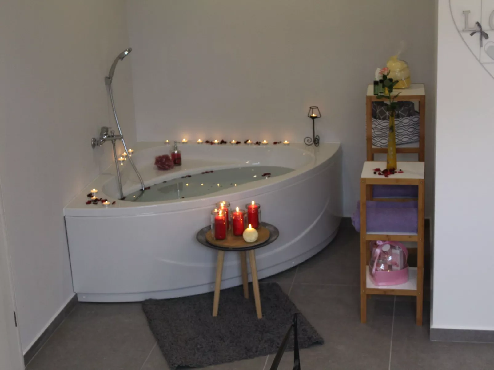 Neue New Villa Lana 40m2 Schwimmbad, Sauna, Whirlpool-Inside